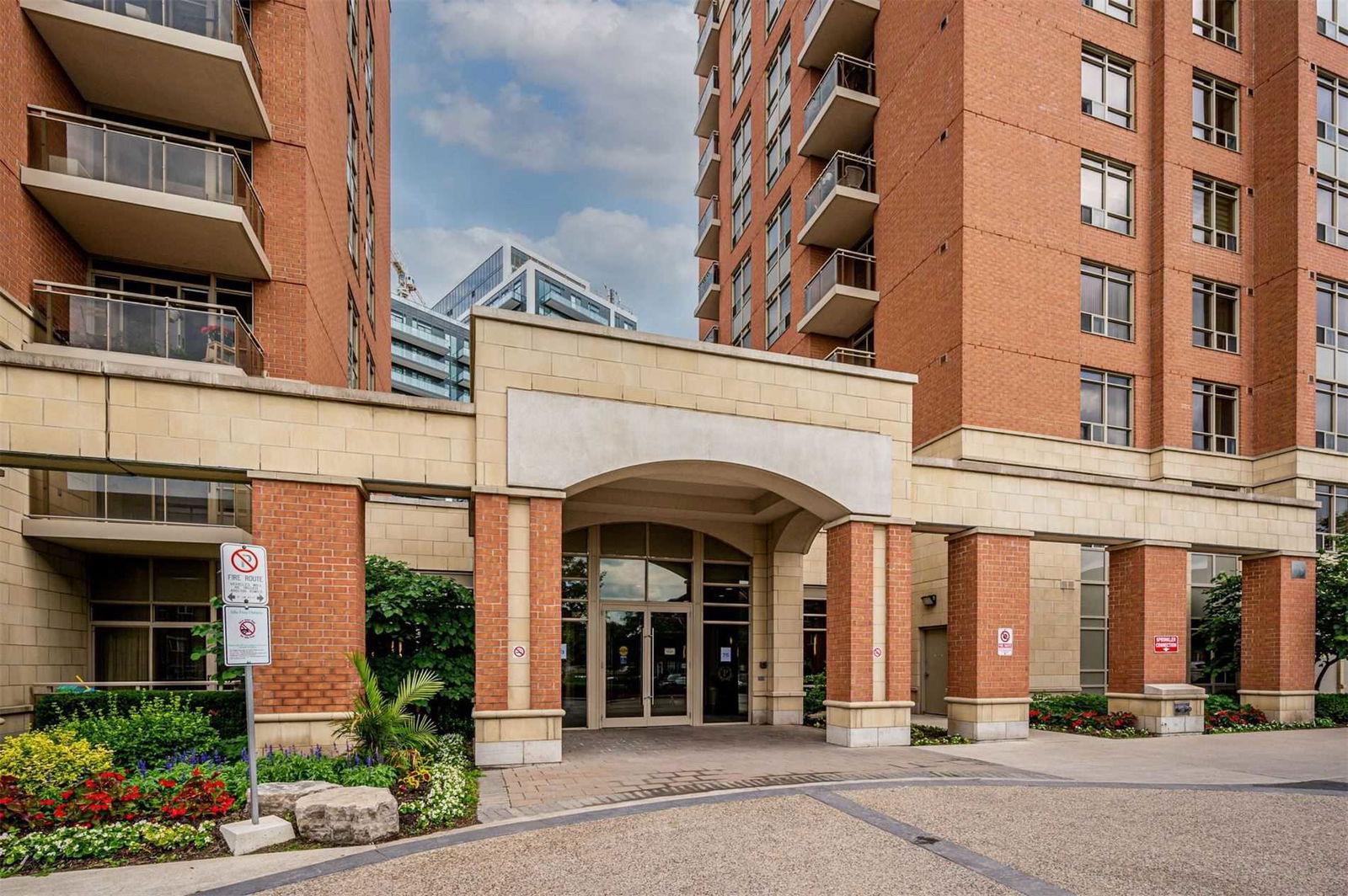 The Gates of Bayview Glen III Condos, Richmond Hill, Toronto