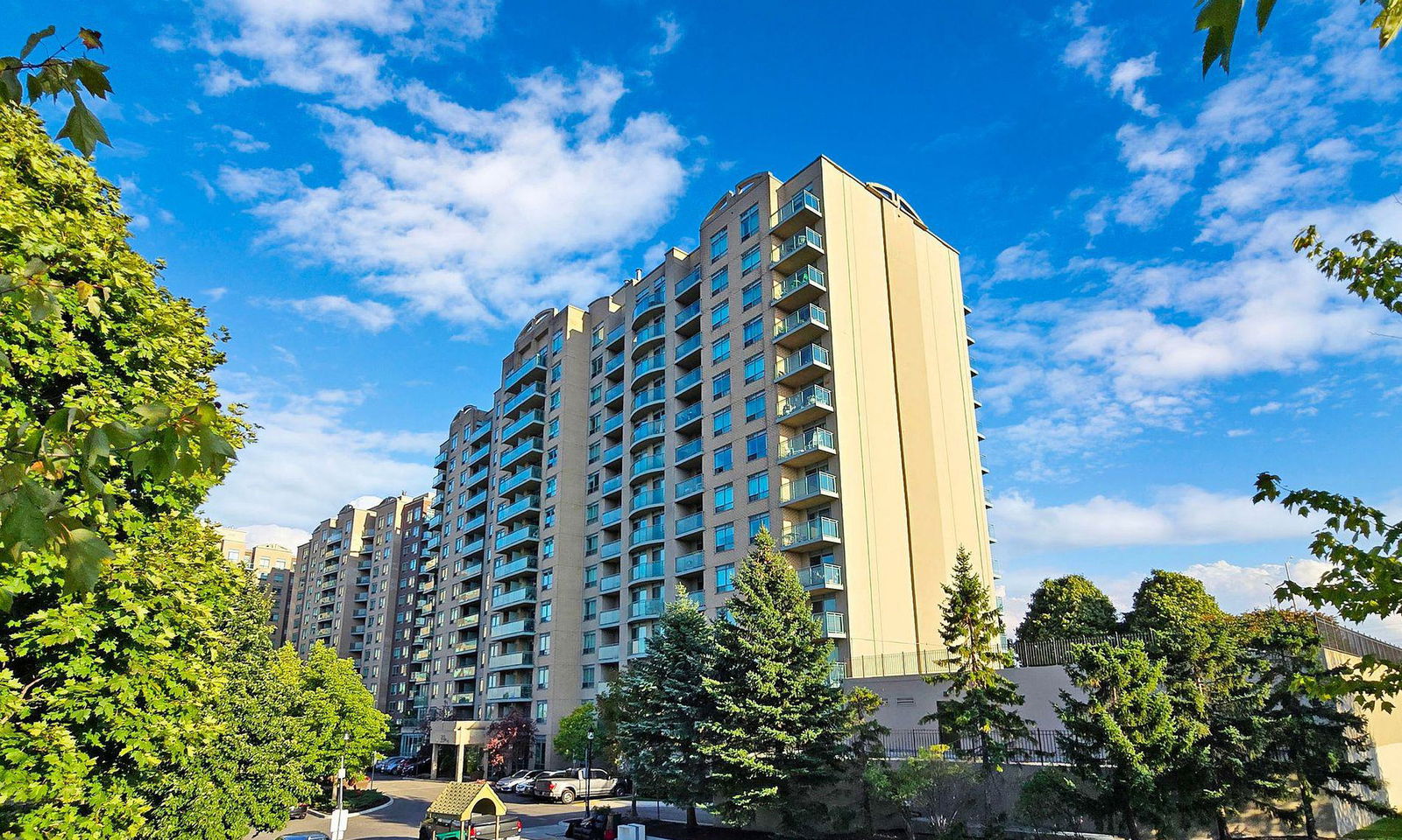 The Gates of Bayview Glen V Condos, Richmond Hill, Toronto