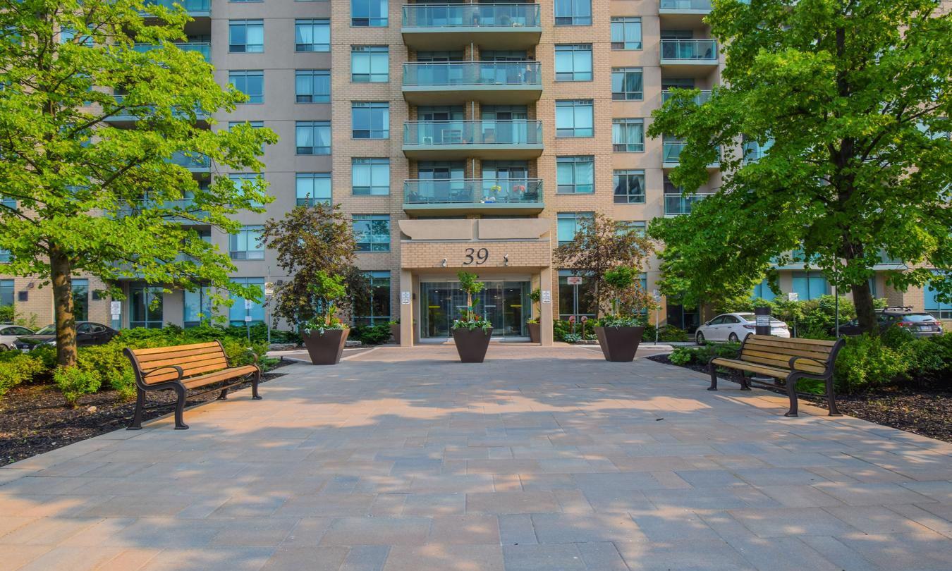 Entrance — The Gates of Bayview Glen V Condos, Richmond Hill, Toronto