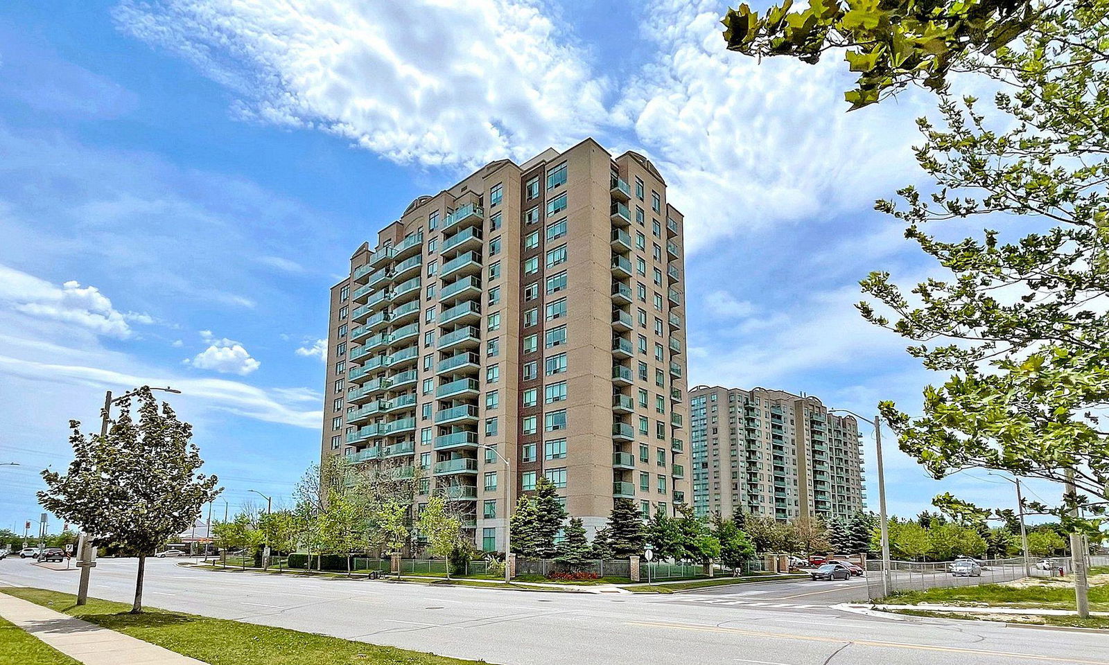 The Gates of Bayview IV Glen Condos, Richmond Hill, Toronto