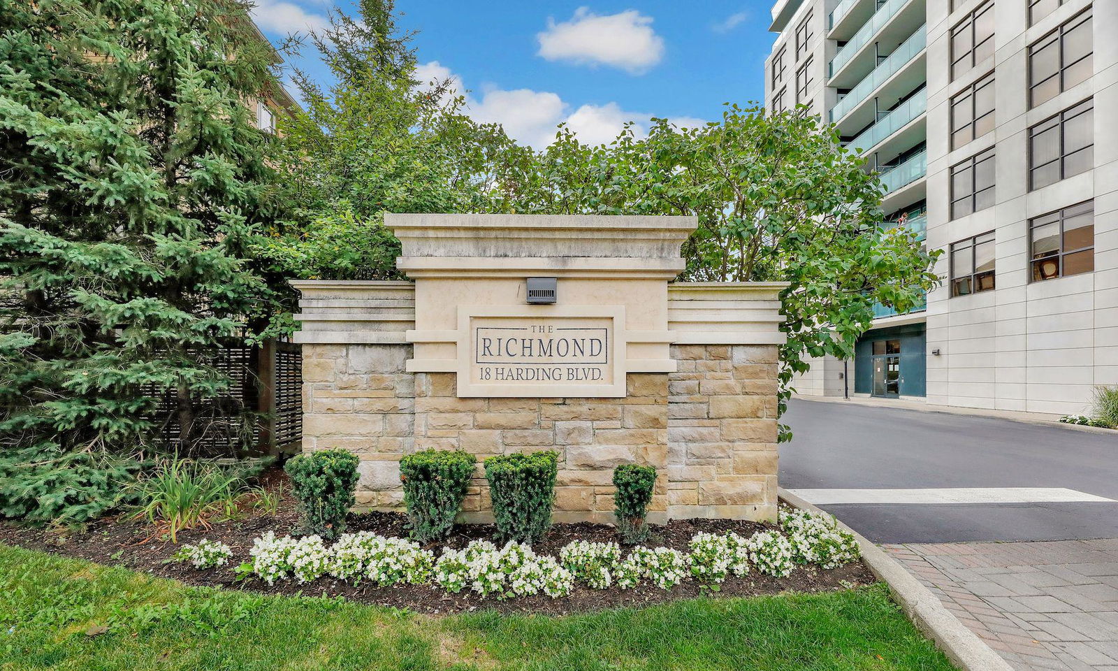 The Richmonde Condos, Richmond Hill, Toronto