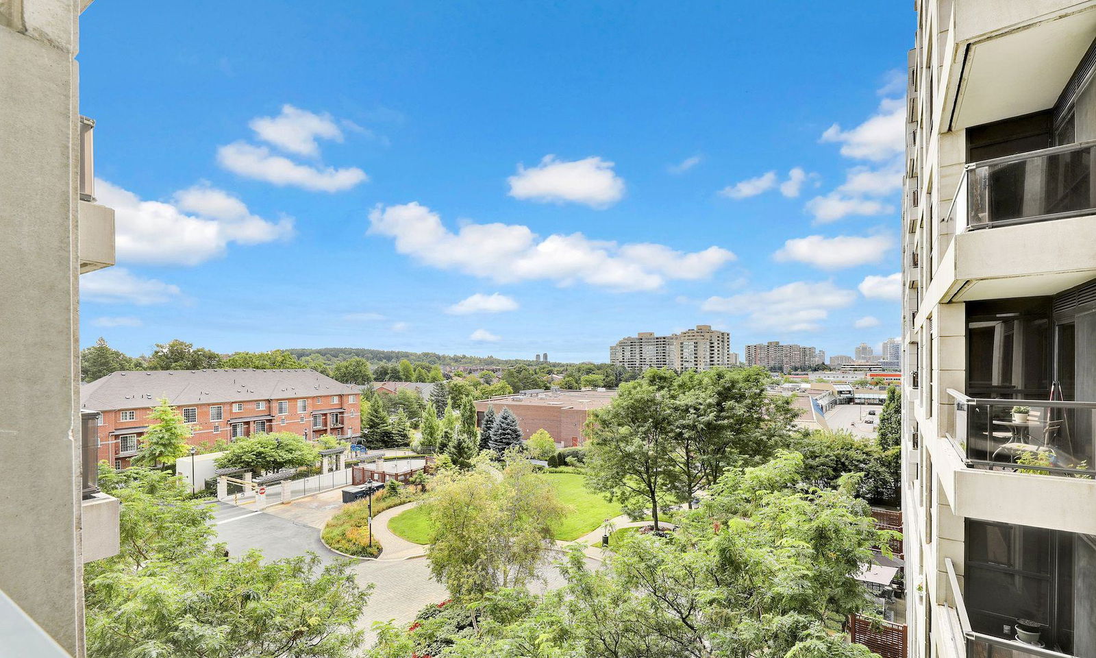 Skyline — The Richmonde Condos, Richmond Hill, Toronto