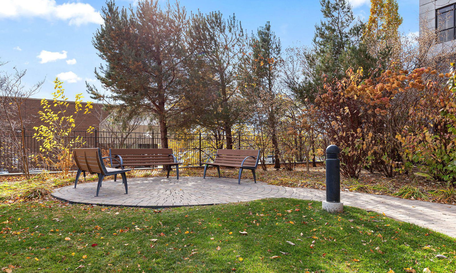 Patio — The Richmonde Condos, Richmond Hill, Toronto