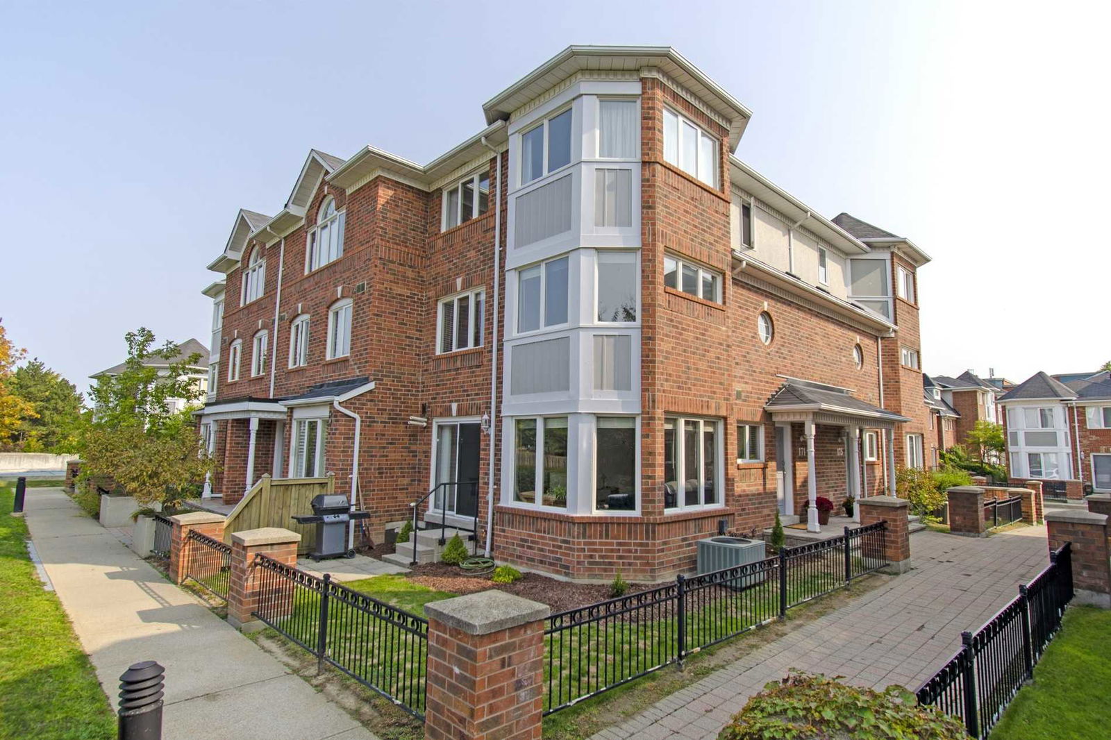 18 Clark Ave Townhomes, Vaughan, Toronto