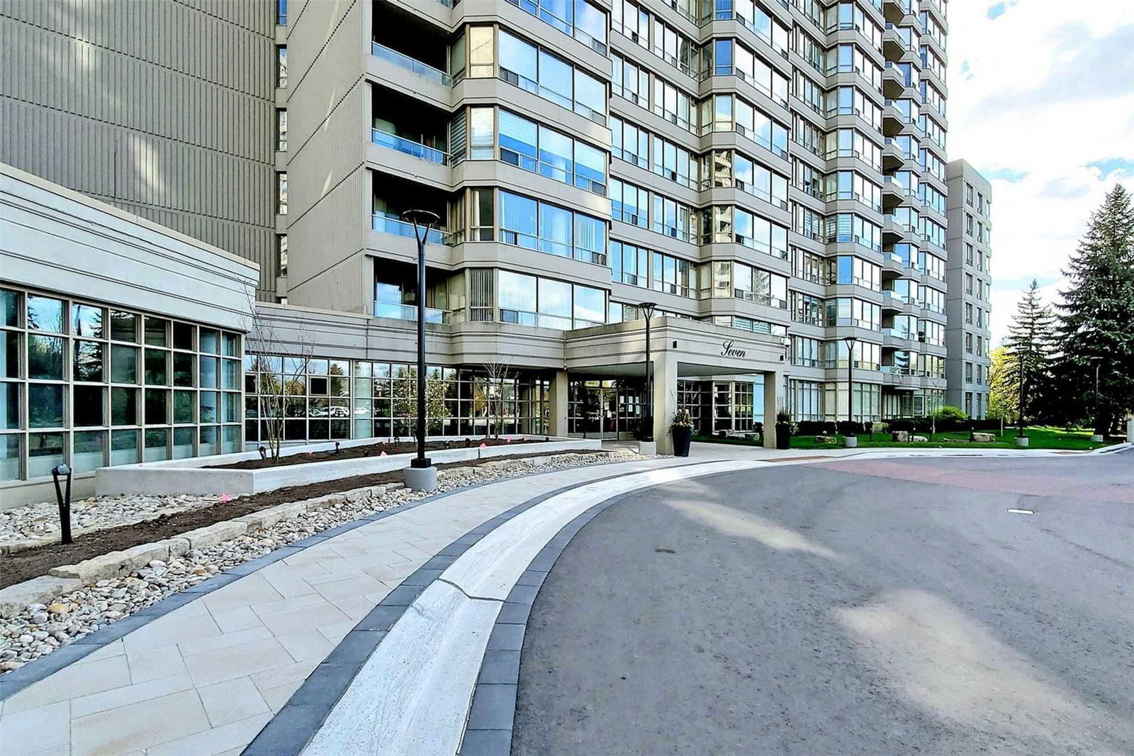 7 Townsgate Condos, Vaughan, Toronto