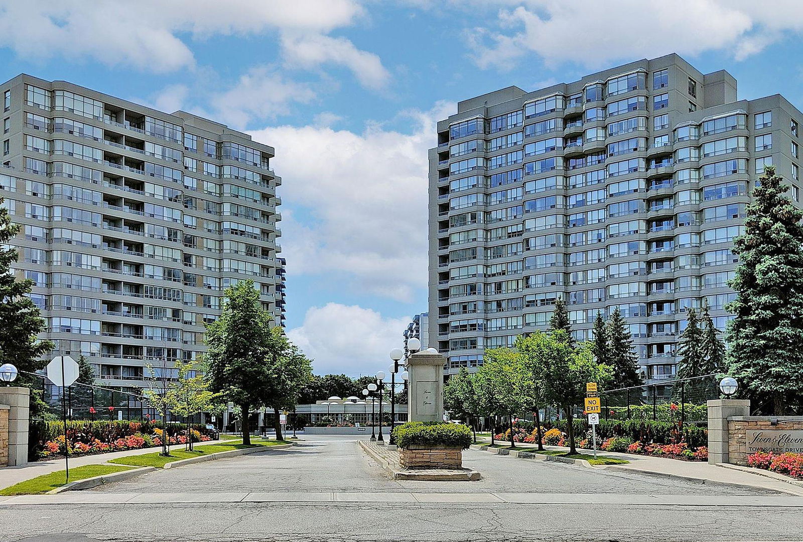 Exterior Side — 7 Townsgate Condos, Vaughan, Toronto