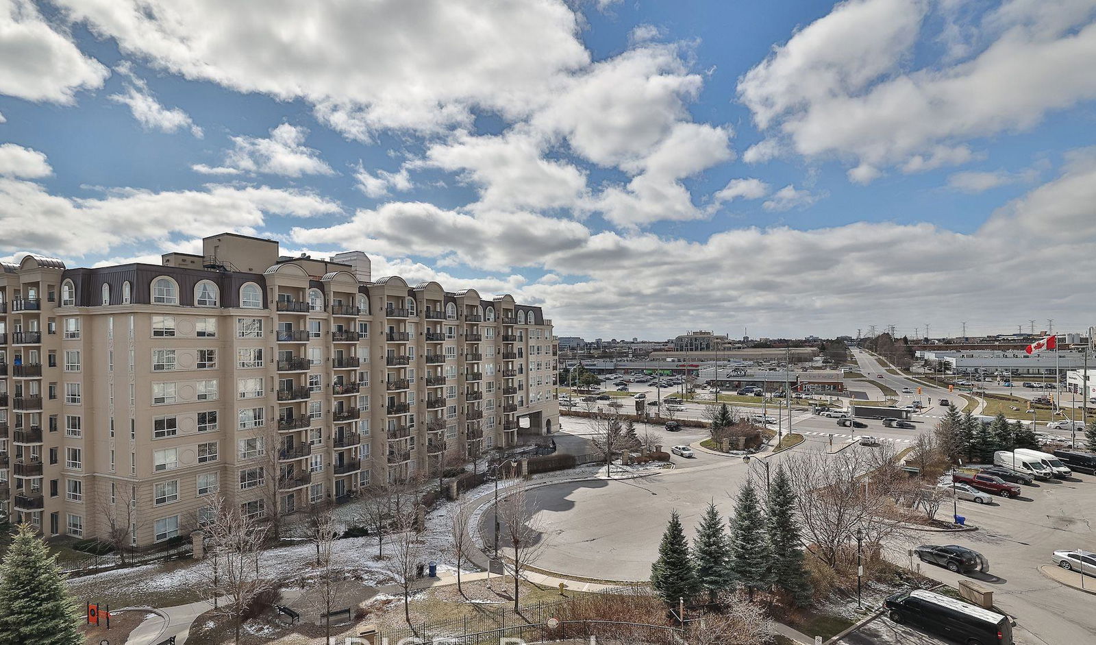 Exterior Side — Chateau Park Condos, Vaughan, Toronto