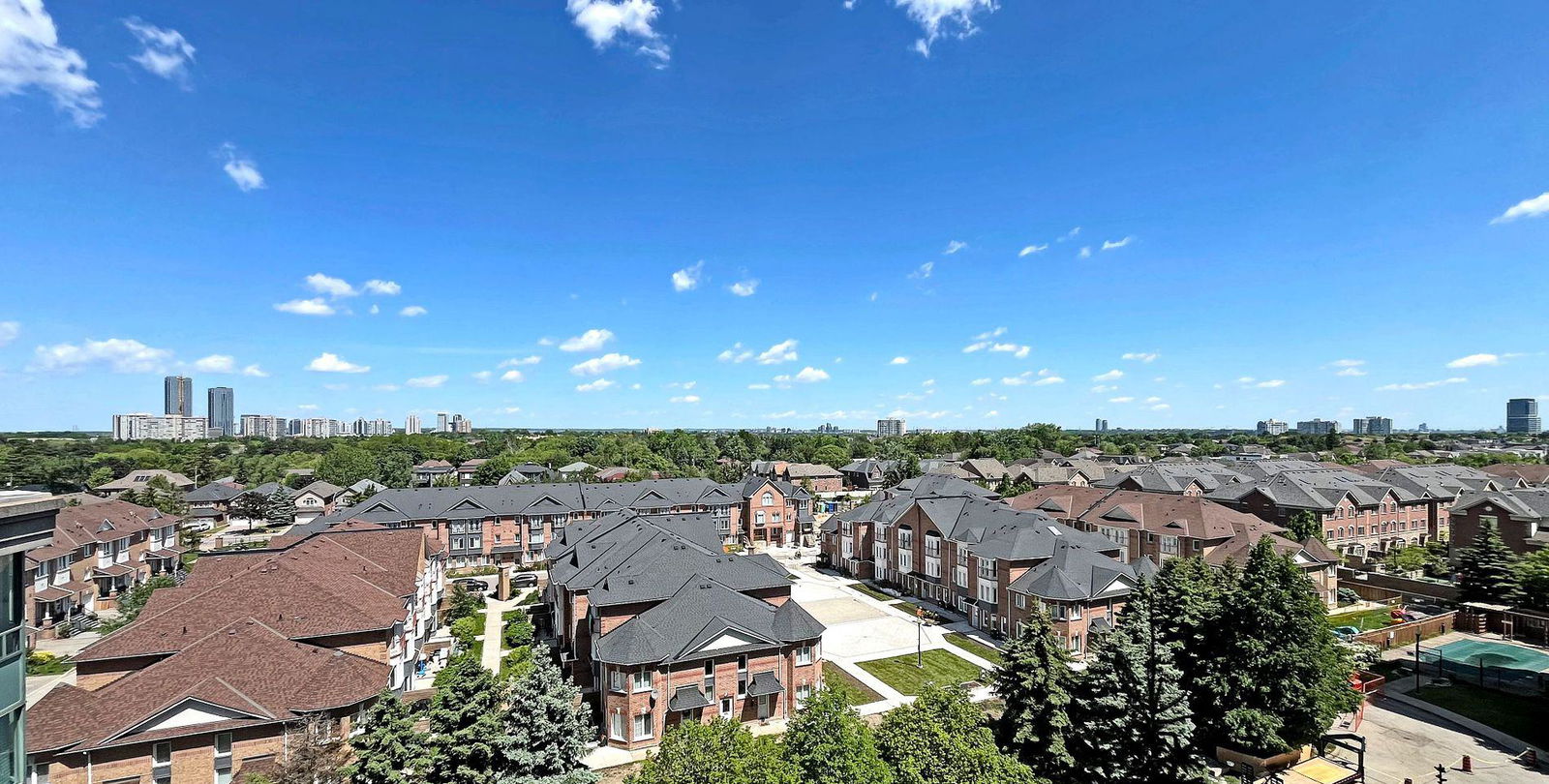 Eiffel Towers Condos, Vaughan, Toronto