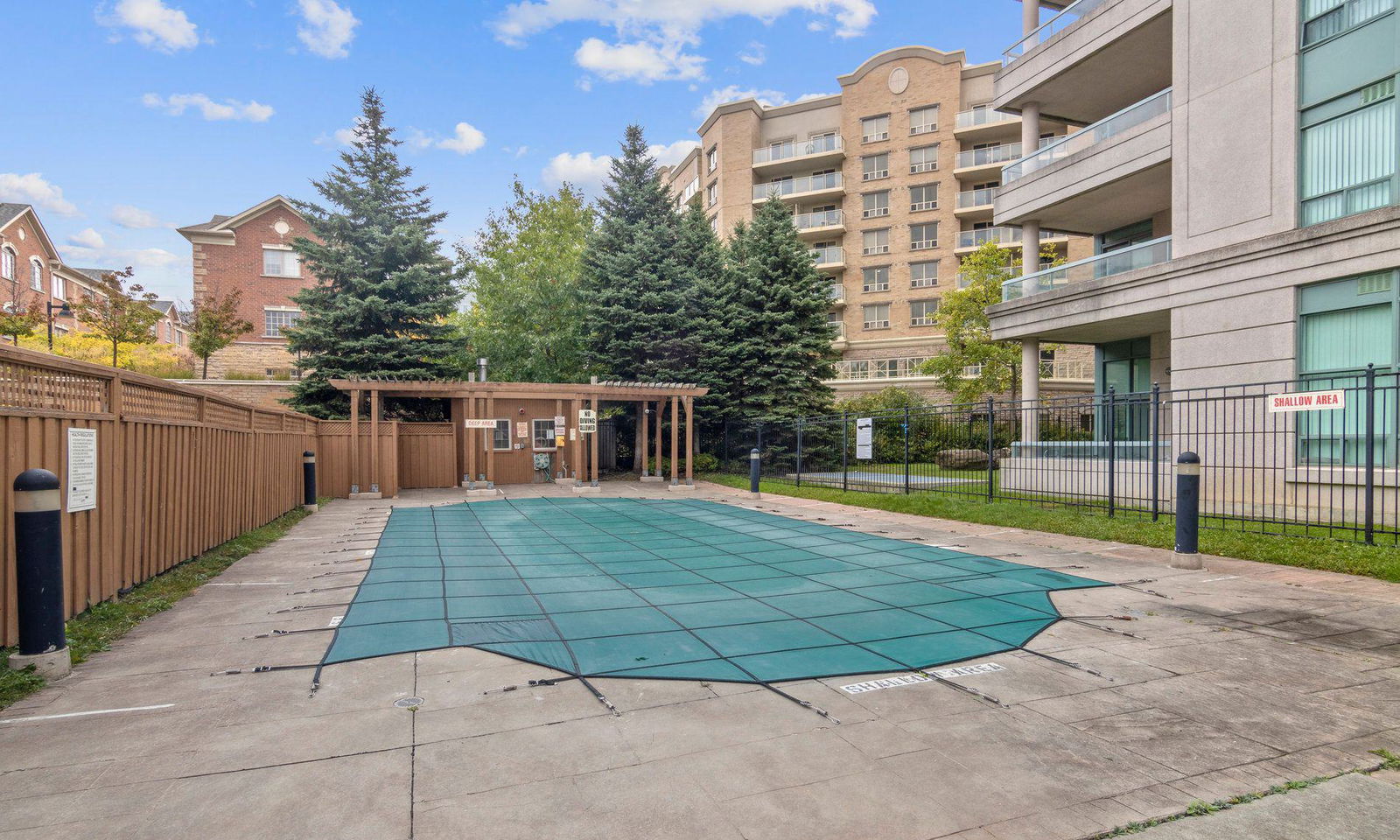 Pool — Eiffel Towers Condos, Vaughan, Toronto