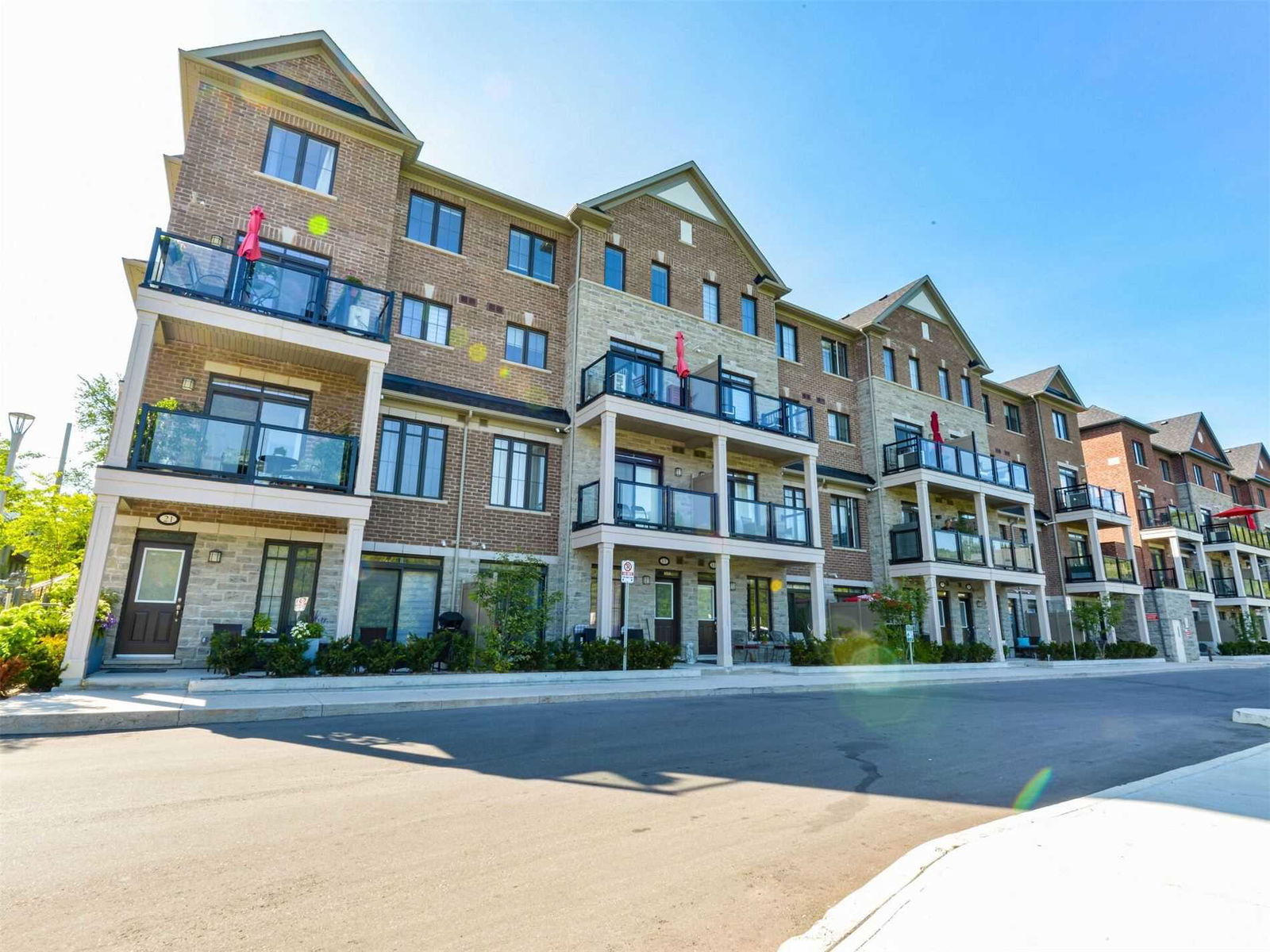 Riverside in Pine Grove Townhomes, Vaughan, Toronto