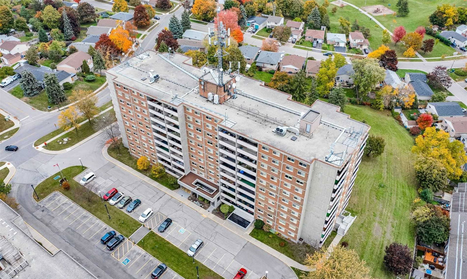 Exterior Side — 40 William Roe Condos, Newmarket, Toronto