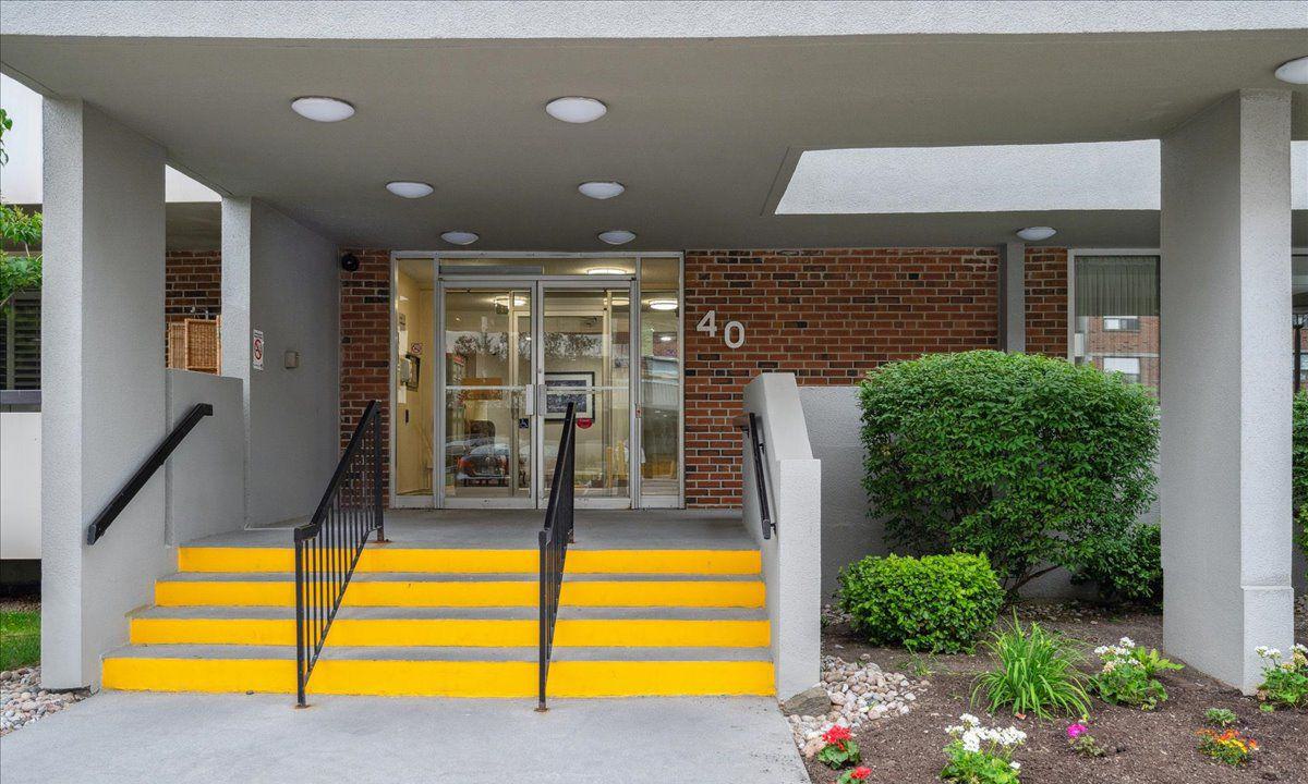 Entrance — 40 William Roe Condos, Newmarket, Toronto