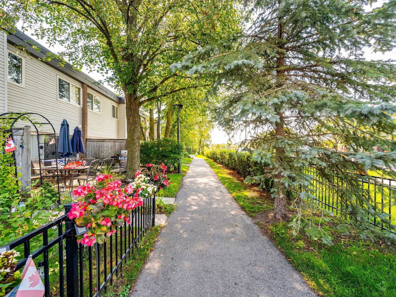 Country Lane Townhomes, Aurora, Toronto