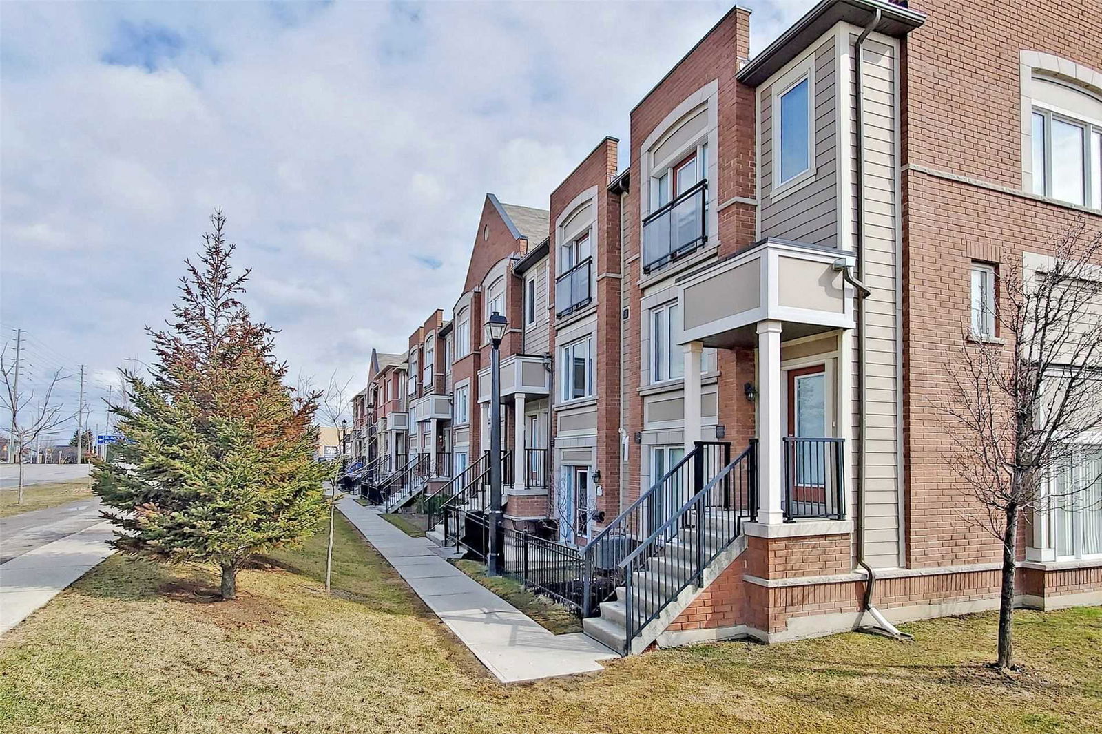 First Home Aurora Townhomes, Aurora, Toronto