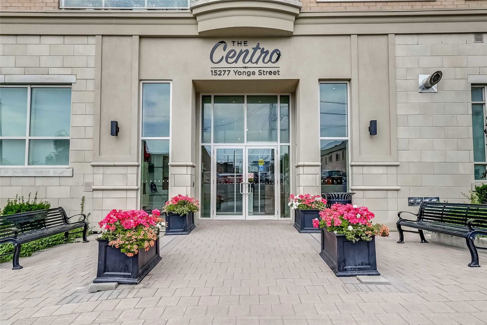 Centro Condos, Aurora, Toronto