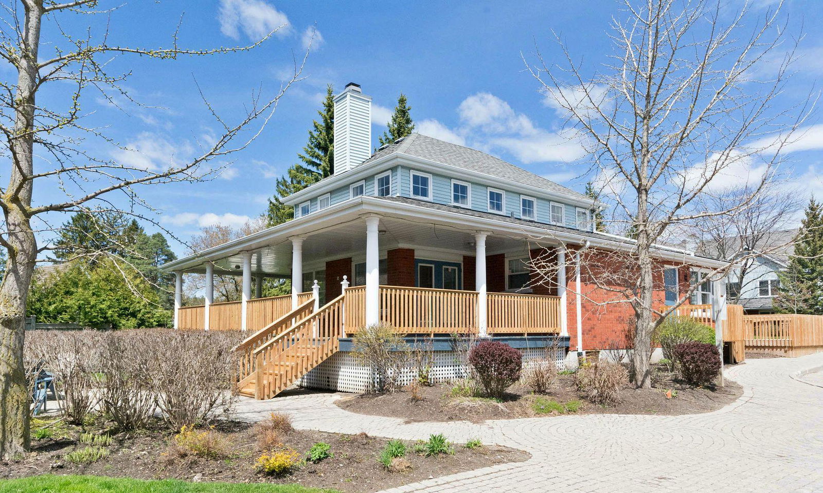 Exterior Side — Parkwood Village Townhomes, Clarington, Toronto