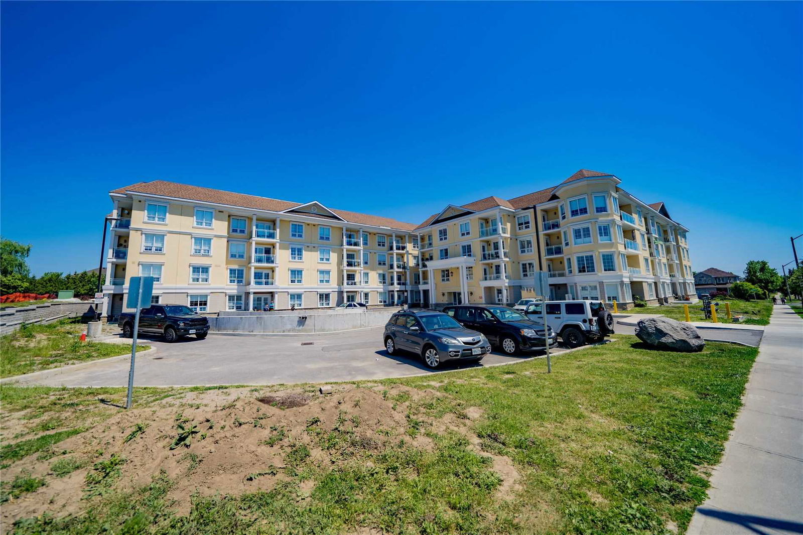 Brookhouse Gate Condos, Clarington, Toronto