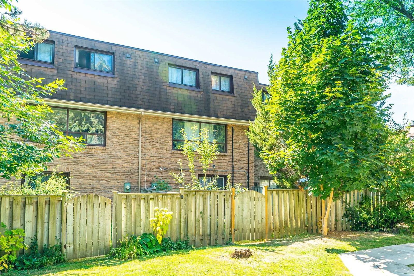 1958 Rosefield Townhomes, Pickering, Toronto