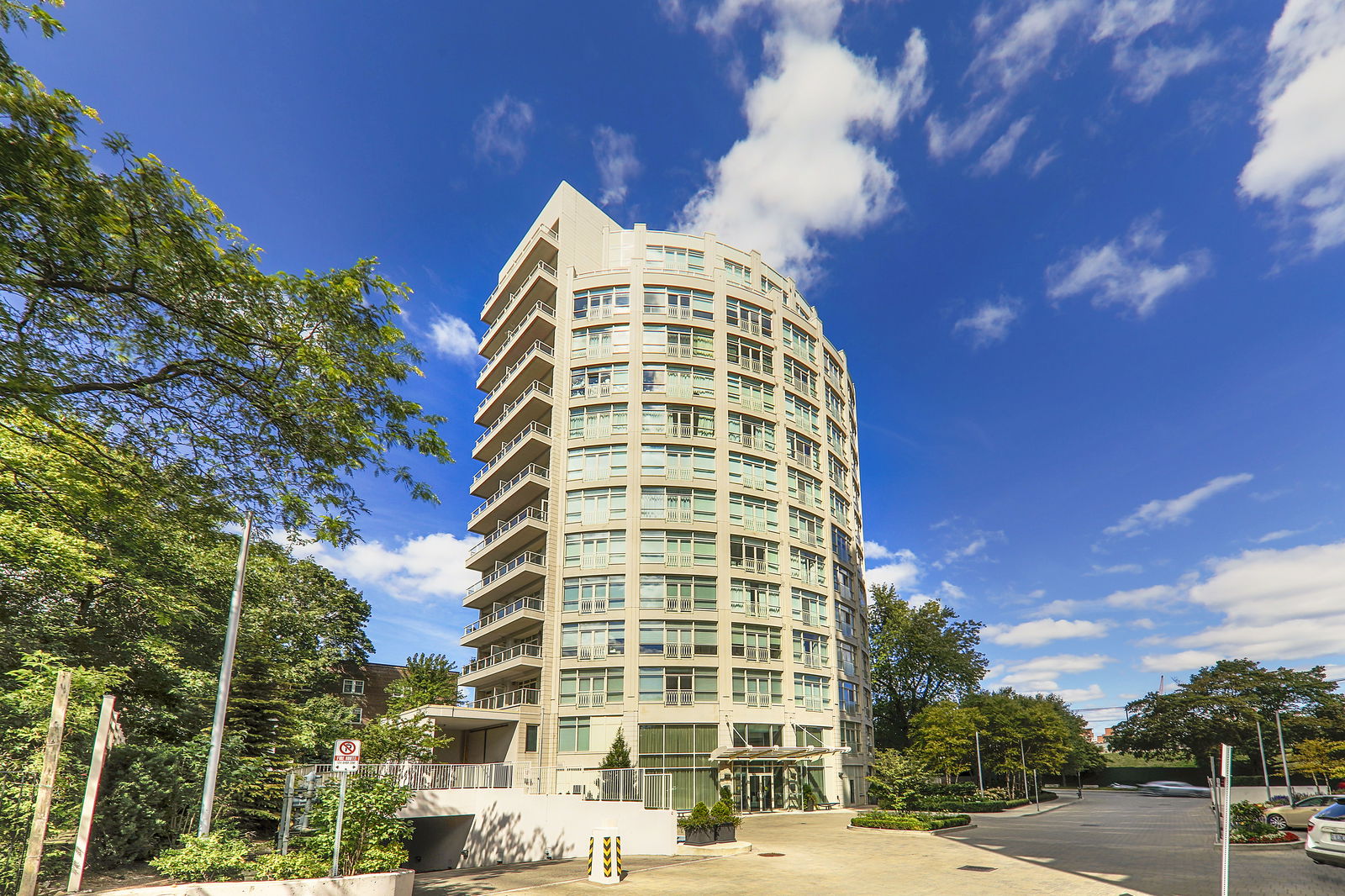 Exterior — Churchill Park Condos, Midtown, Toronto