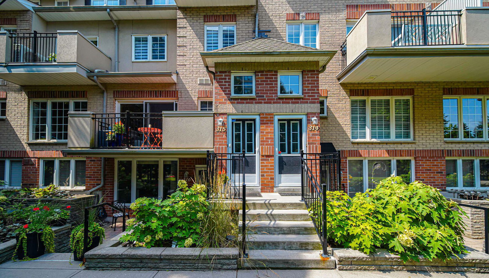 Entrance — The Casitas Townhomes, Pickering, Toronto