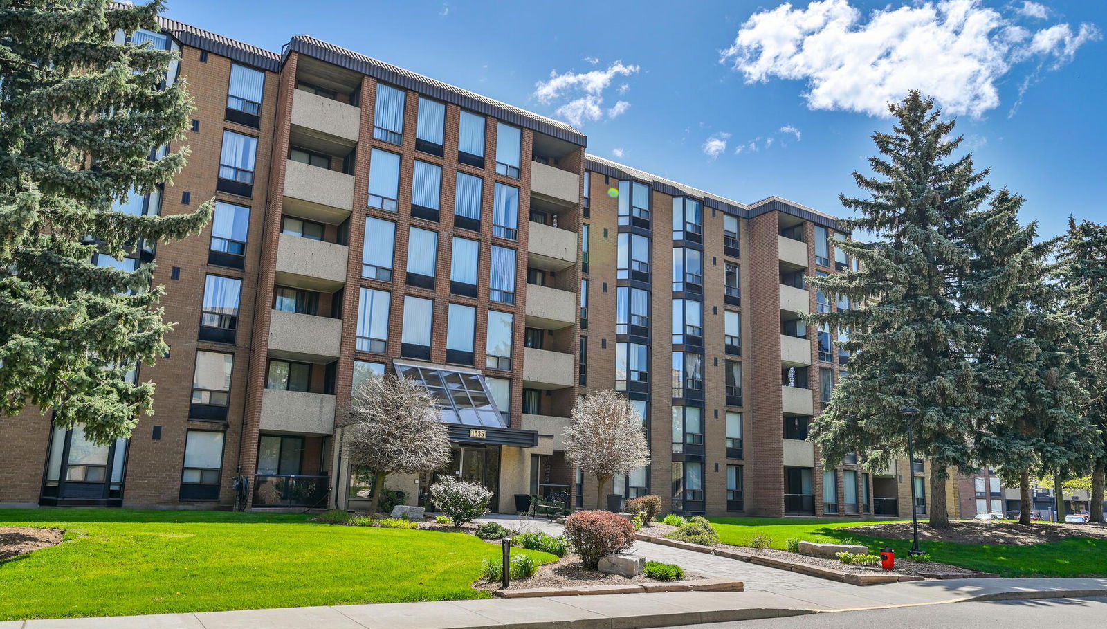 Exterior Side — Village At The Pines Condos, Pickering, Toronto