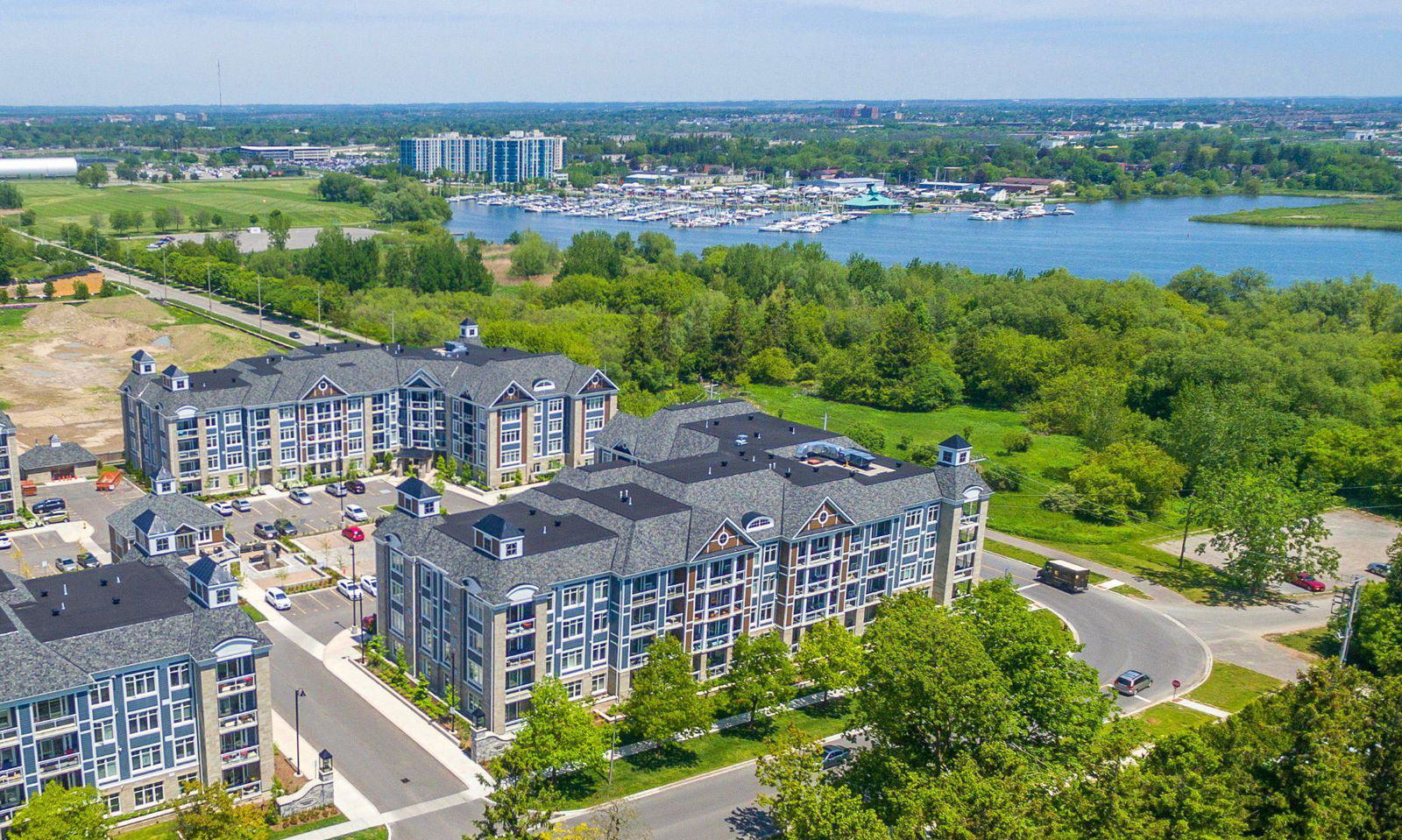 Exterior — Harbourside Condos, Whitby, Toronto