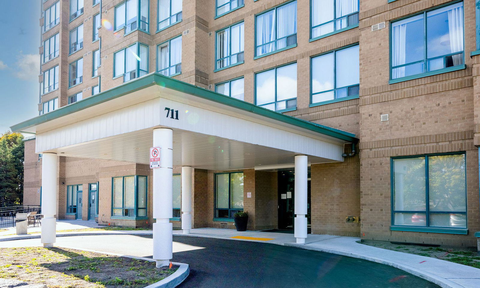 Entrance — The Waldorf Condos, Whitby, Toronto