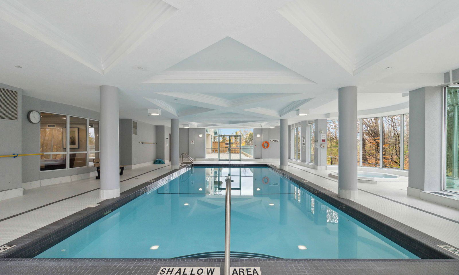 Pool — Parkway Place III Condos, Mississauga, Toronto