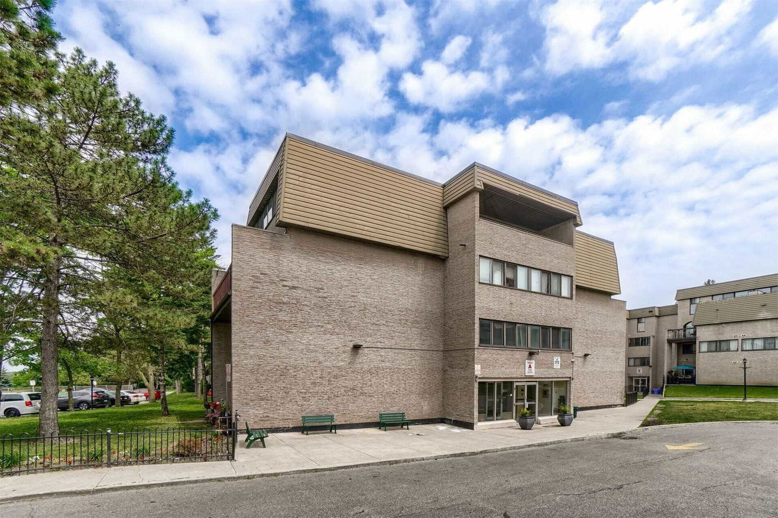 Sheridan Square Townhomes, Mississauga, Toronto