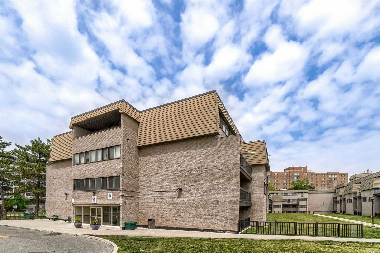 Sheridan Square Townhomes, Mississauga, Toronto