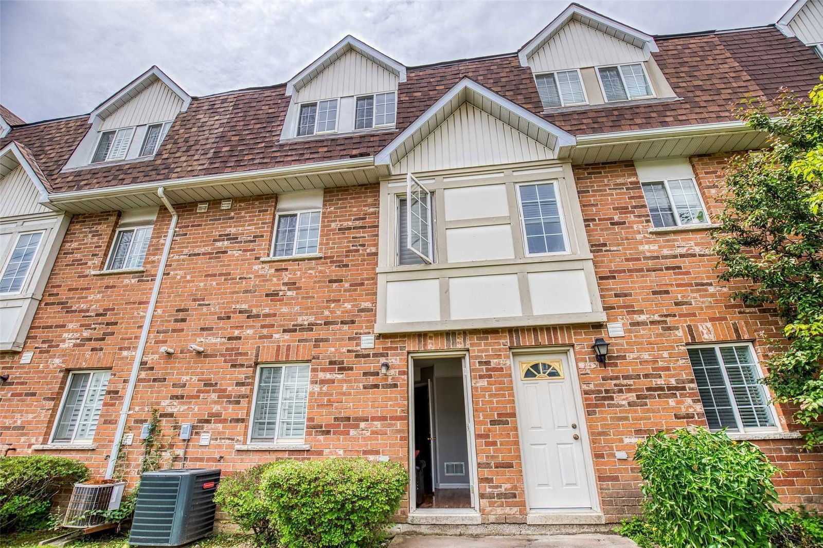 1525 South Parade Townhomes, Mississauga, Toronto