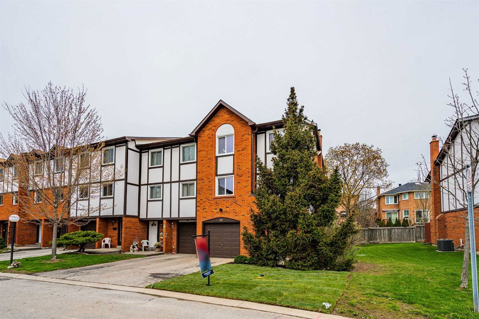 1755 Rathburn Road Townhomes, Mississauga, Toronto