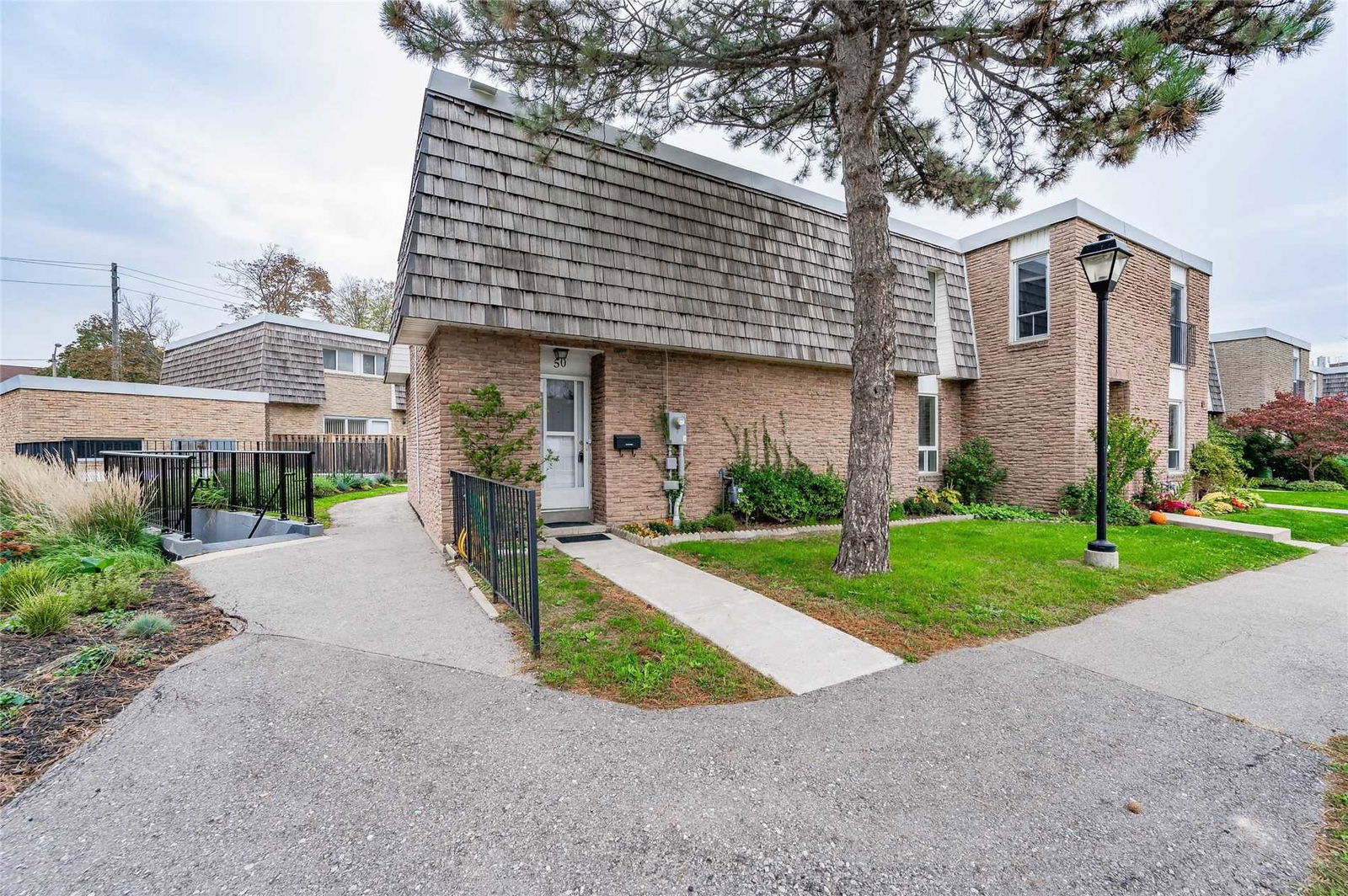 Burnhamthorpe Gate Townhomes, Etobicoke, Toronto