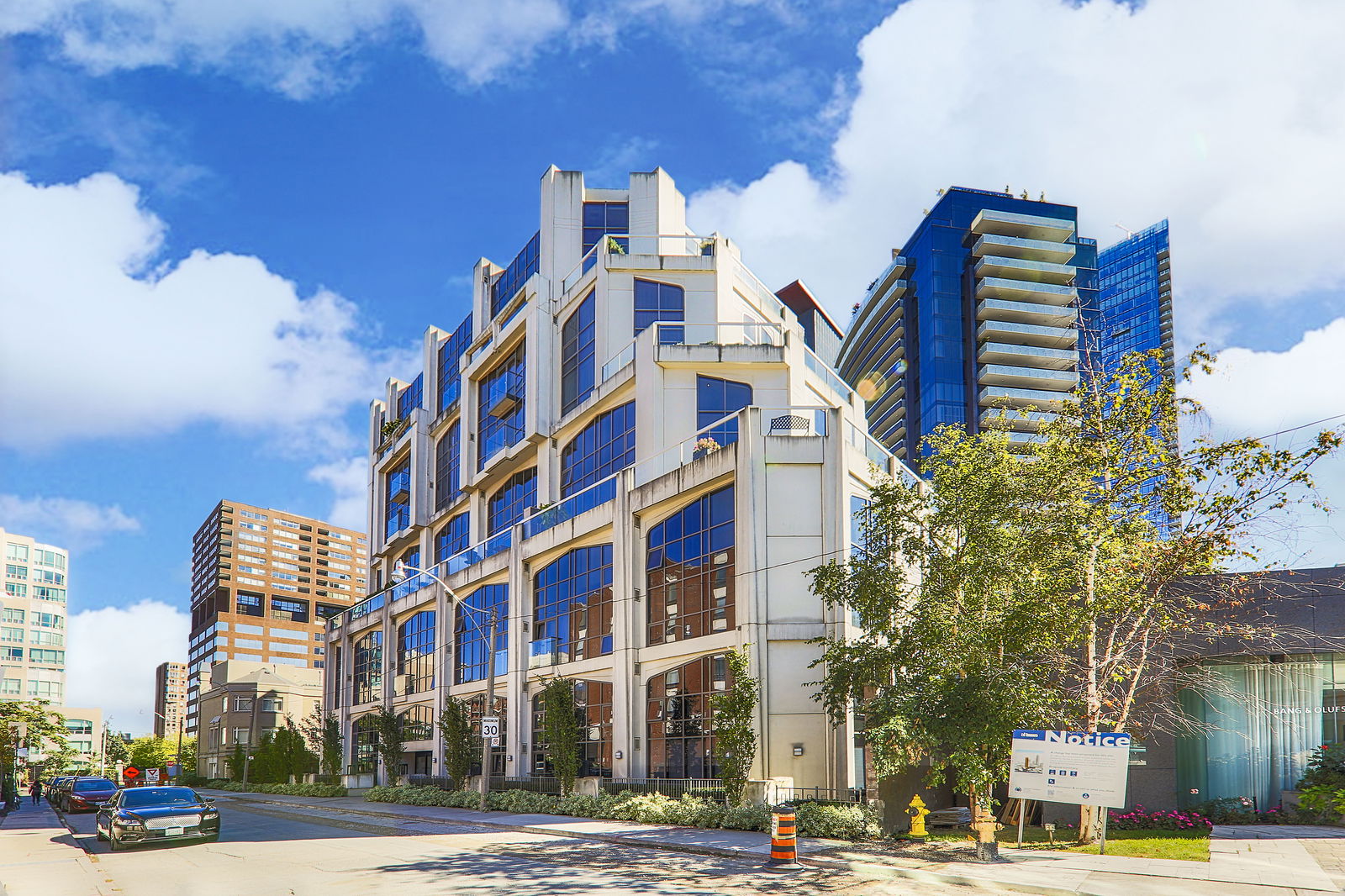 Exterior — Domus Condos, Downtown, Toronto