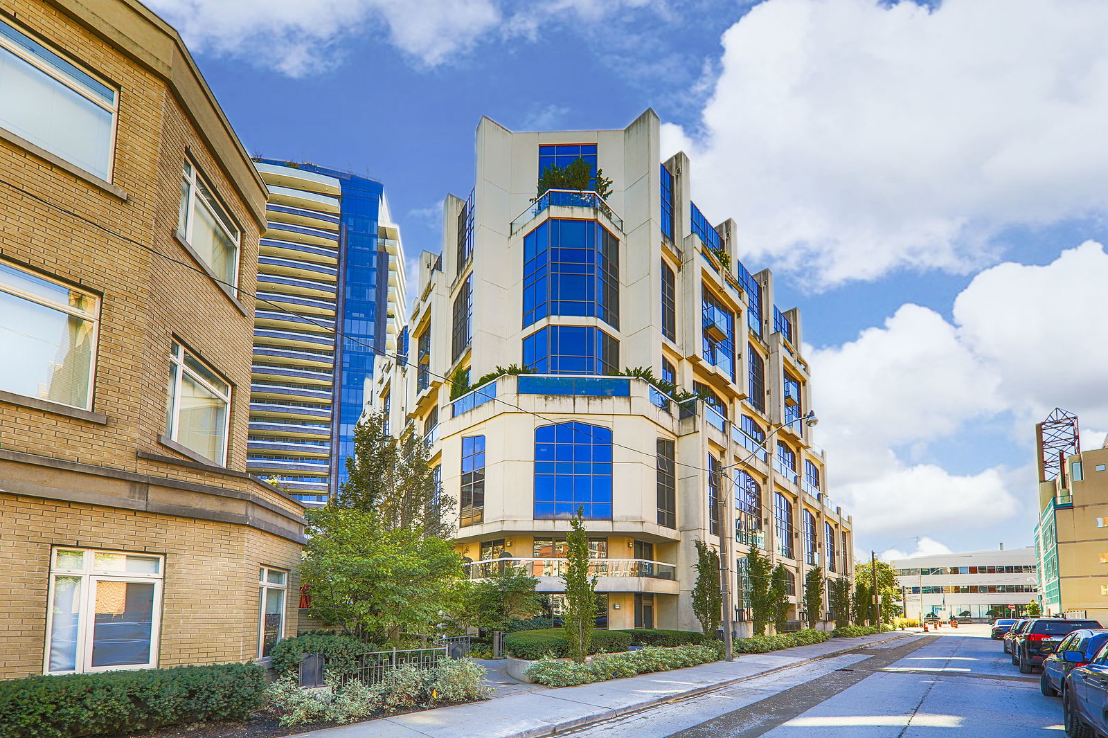 Exterior — Domus Condos, Downtown, Toronto