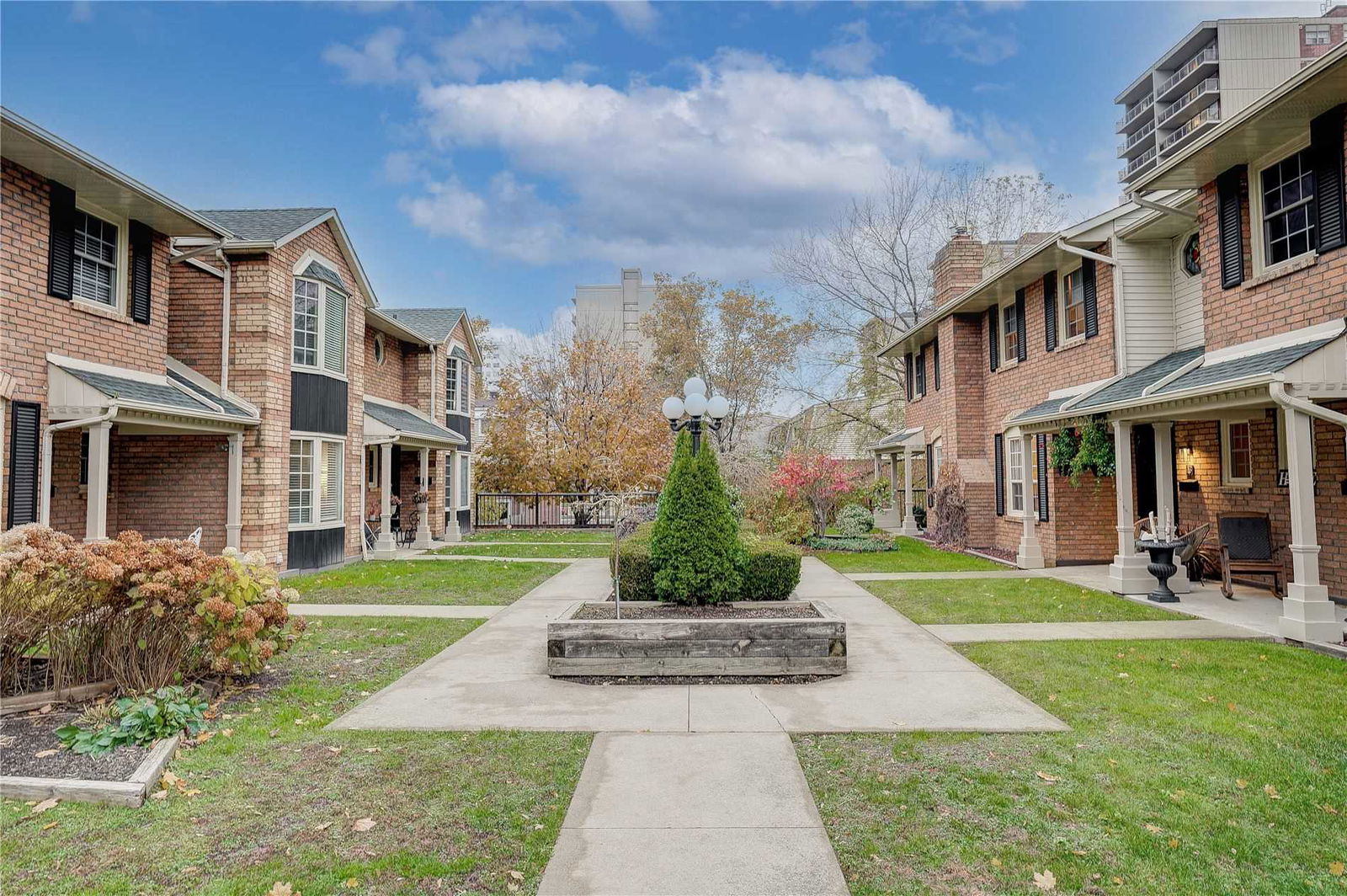 King Arthur's Court Townhomes, Burlington, Toronto