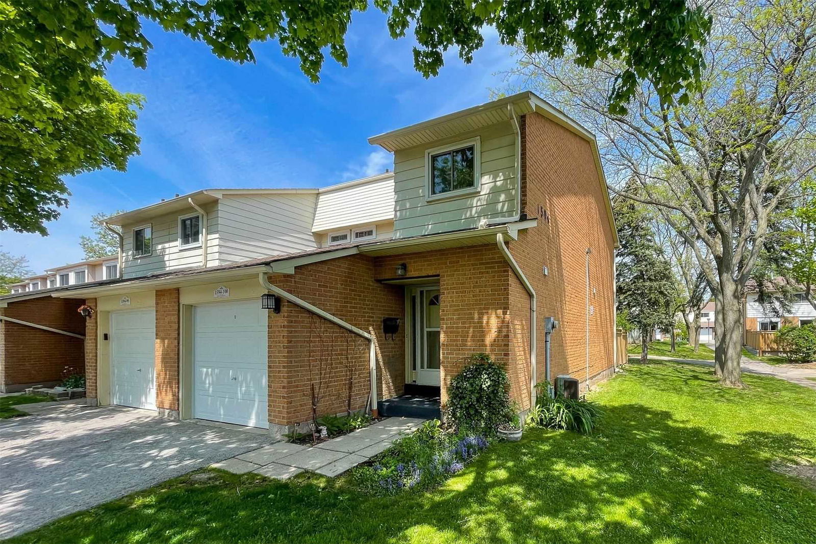 Newlands Heights Townhomes, Burlington, Toronto