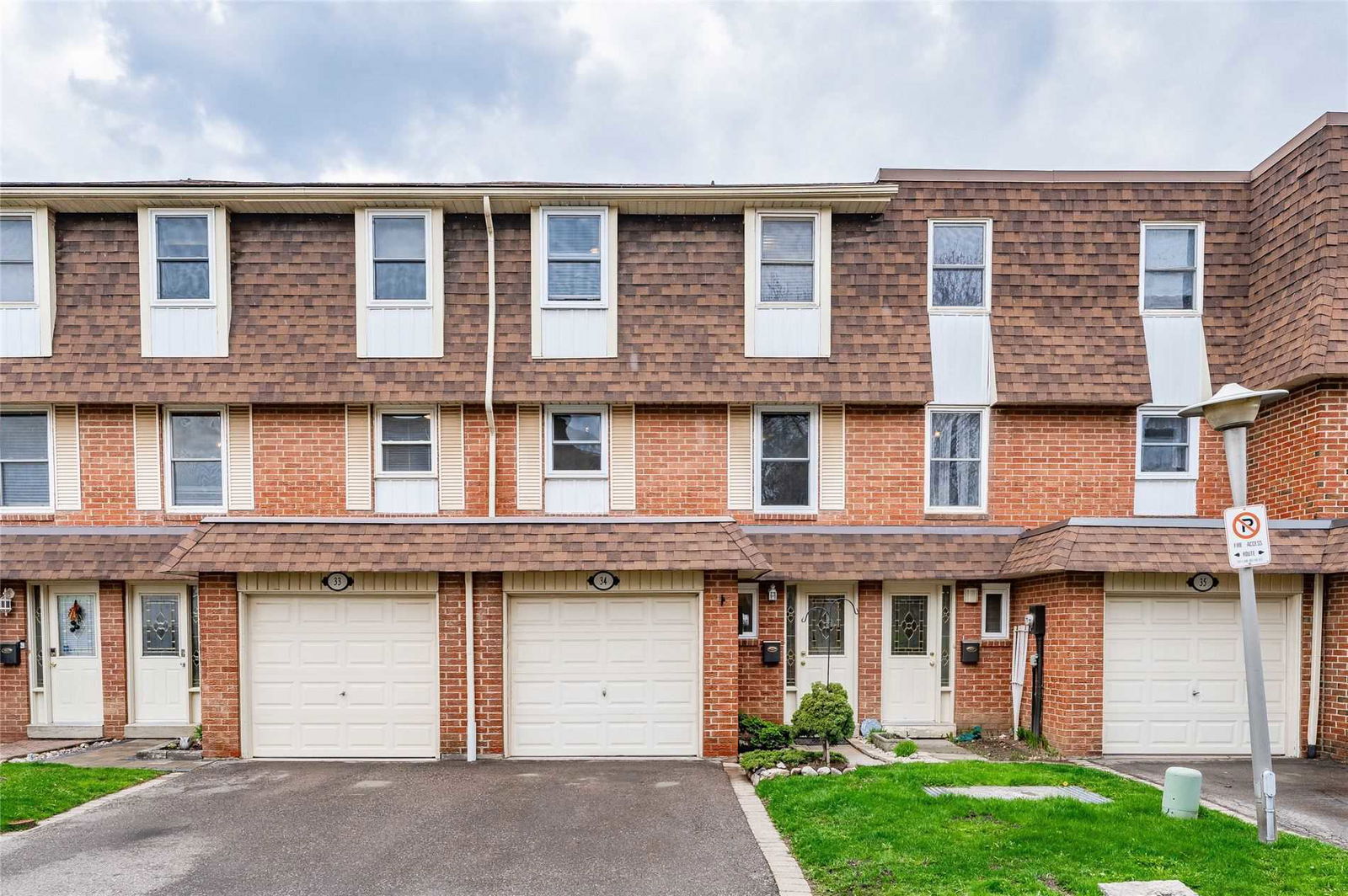 30 Heslop Road Townhomes, Milton, Toronto