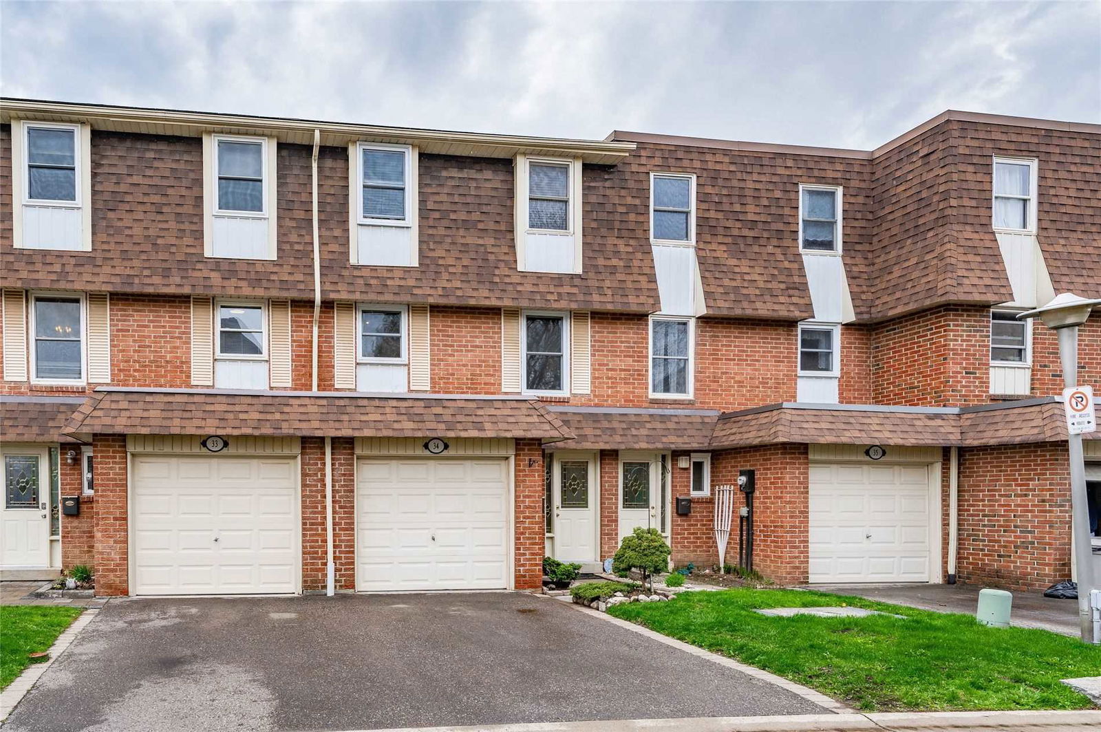 30 Heslop Road Townhomes, Milton, Toronto