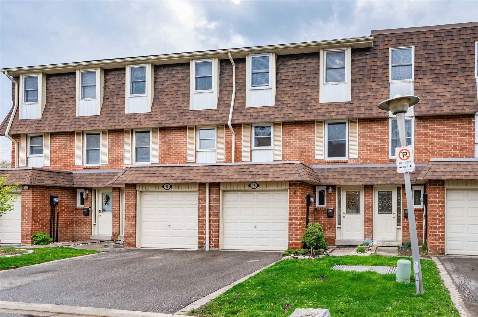 30 Heslop Road Townhomes, Milton, Toronto