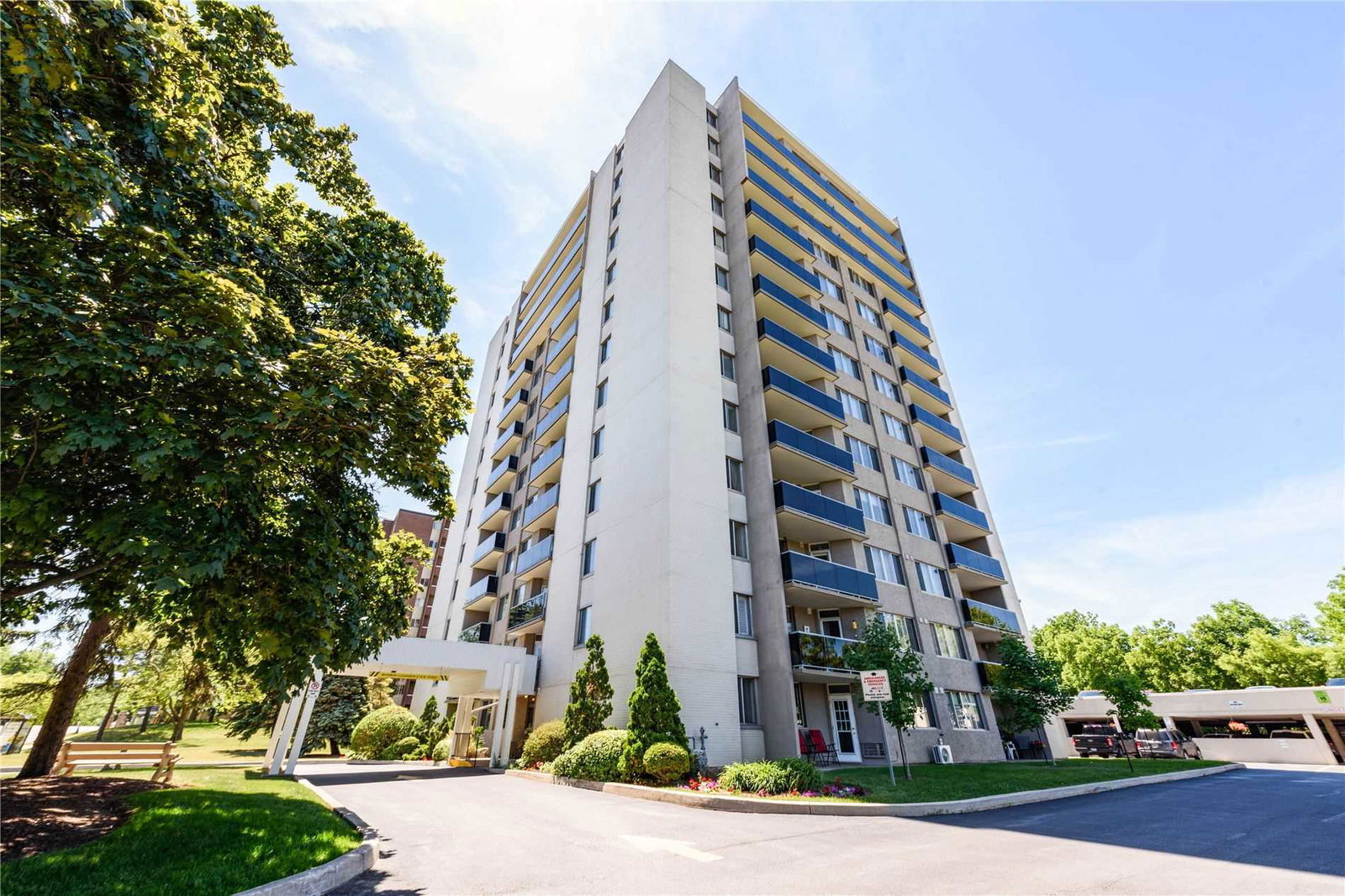 81 Millside Drive Condos, Milton, Toronto