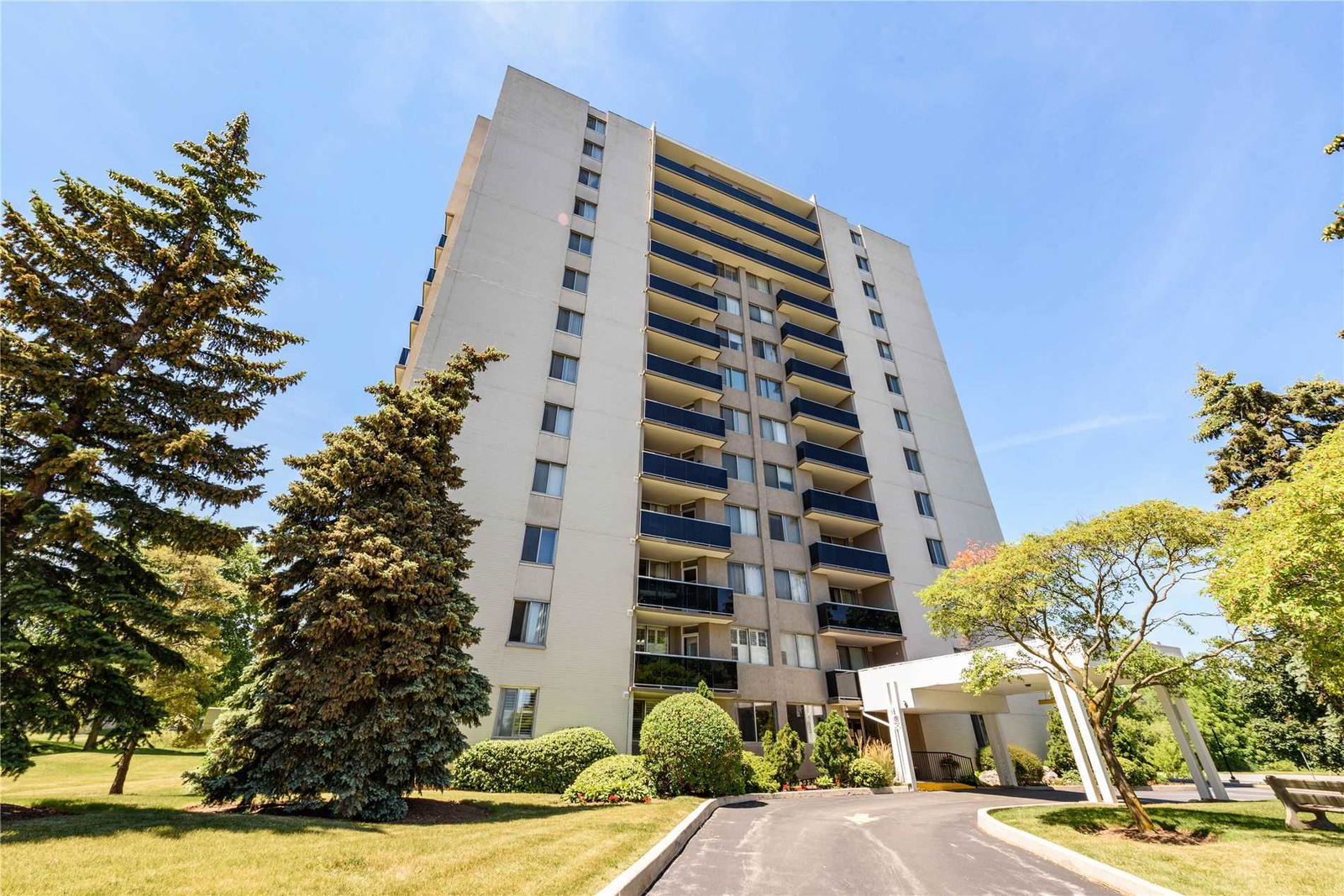 81 Millside Drive Condos, Milton, Toronto