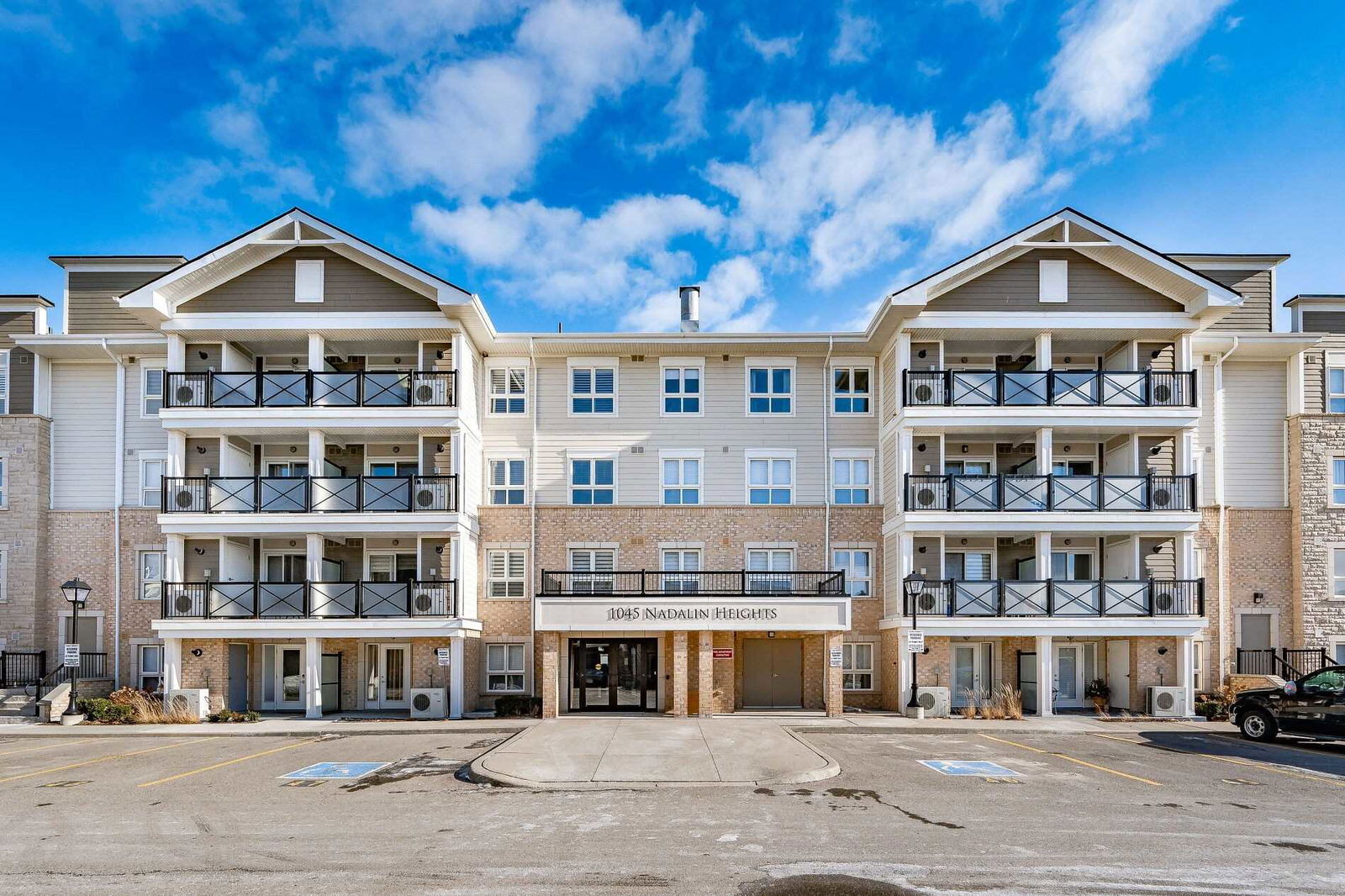 Hawthorne Village Condos, Milton, Toronto