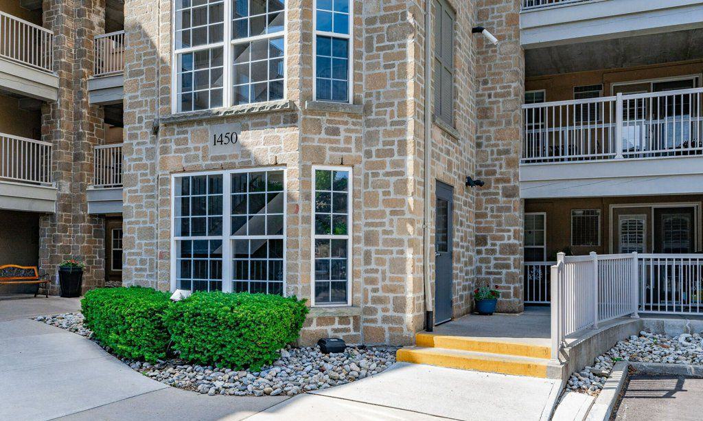 Entrance — Abbey Oaks Condos, Oakville, Toronto