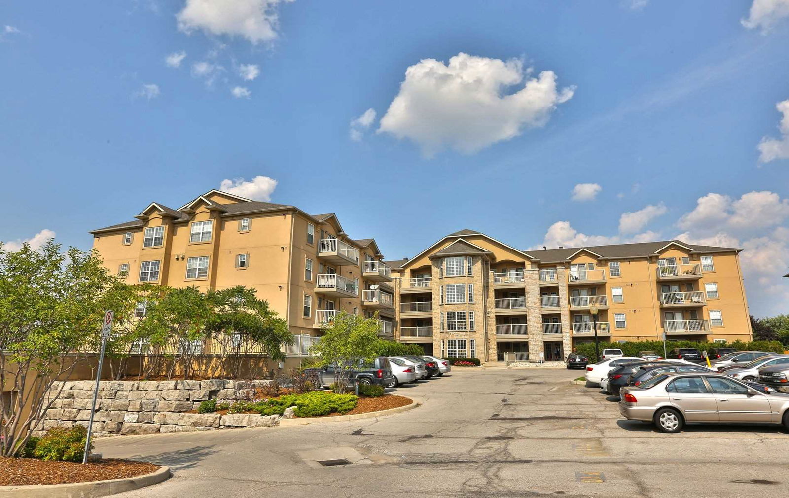 Abbey Oaks III Condos, Oakville, Toronto