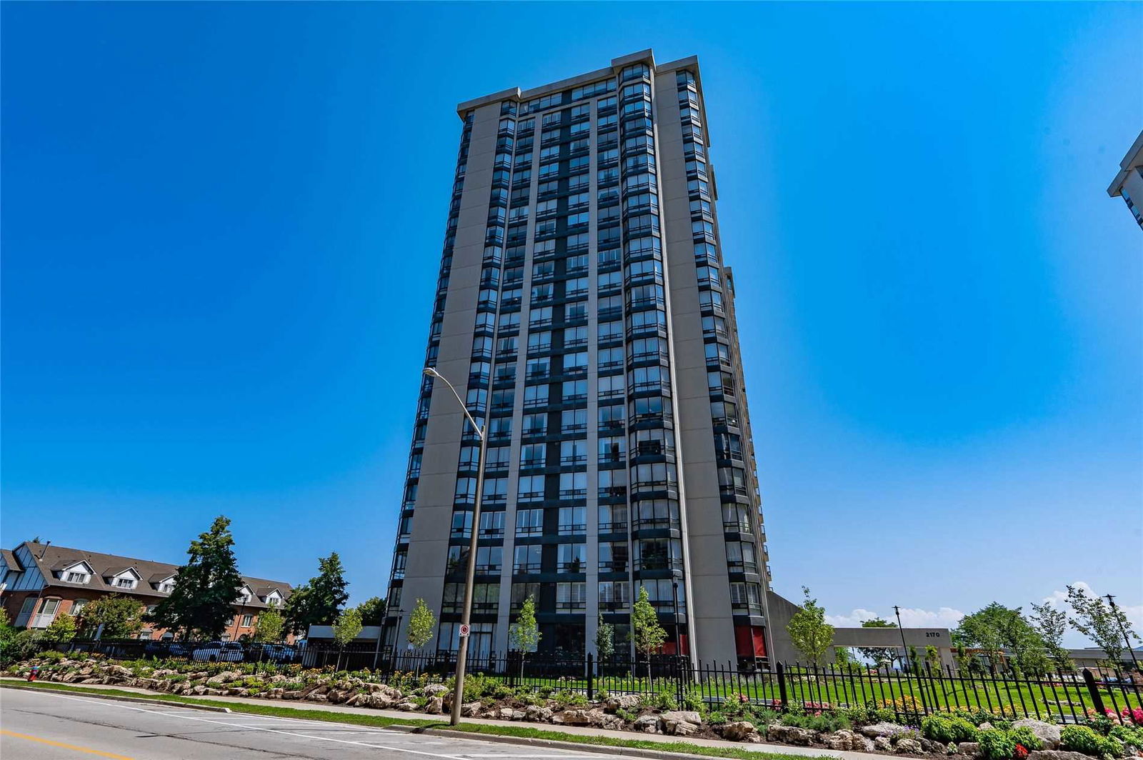 Ennisclare II On The Lake Condos, Oakville, Toronto