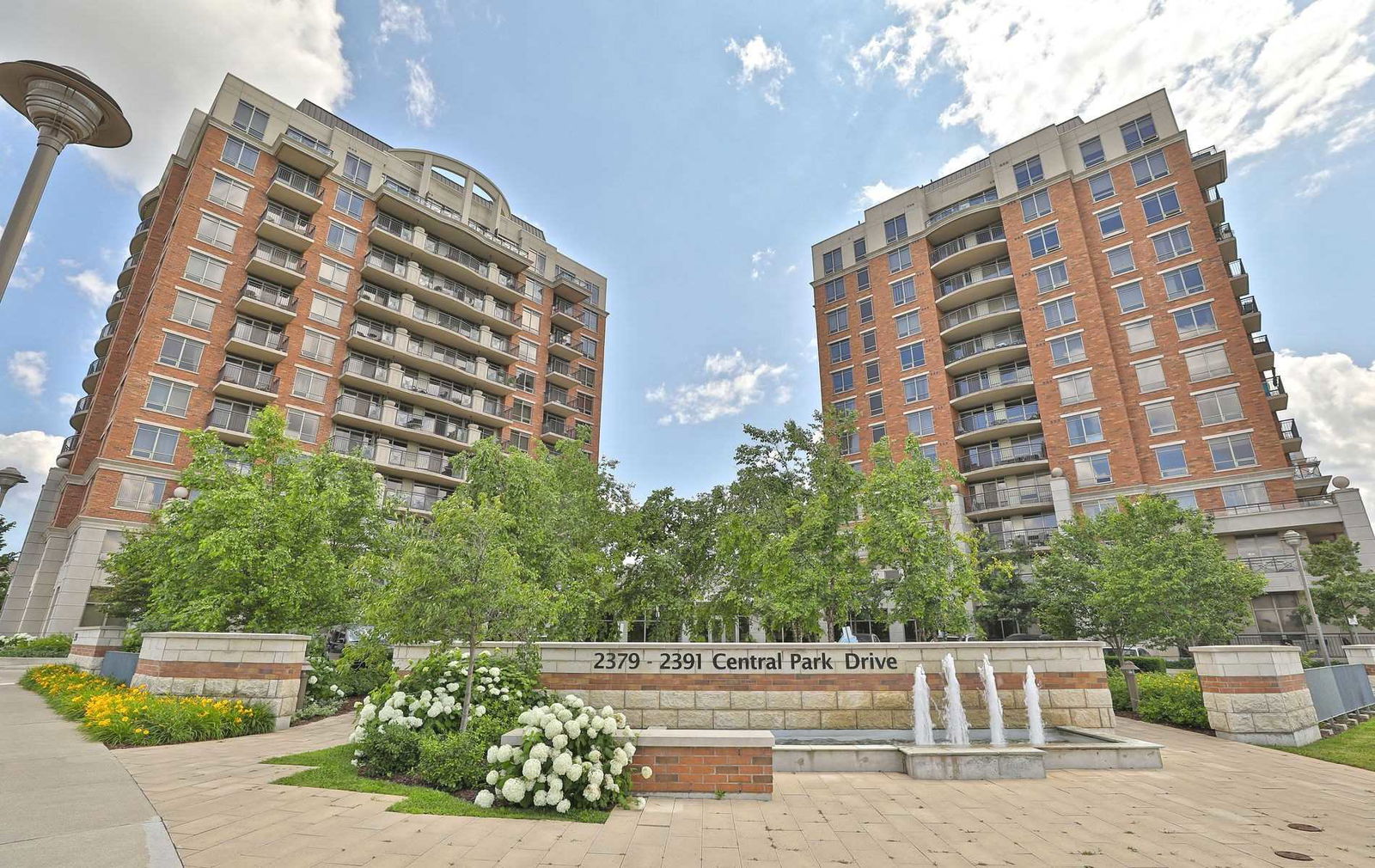 The Courtyard Residences, Oakville, Toronto