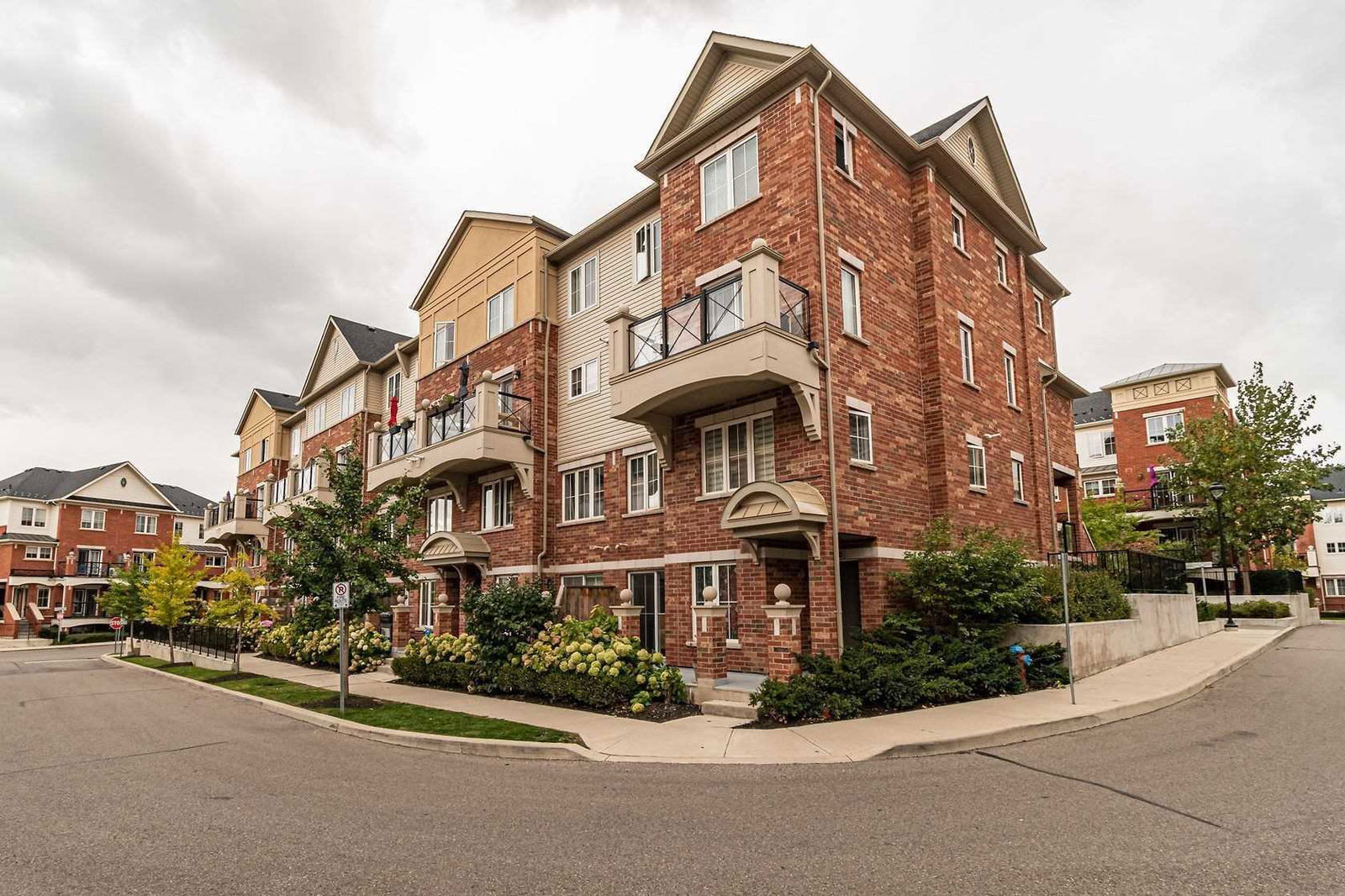 Waterlilies Phase 3 Townhomes, Oakville, Toronto