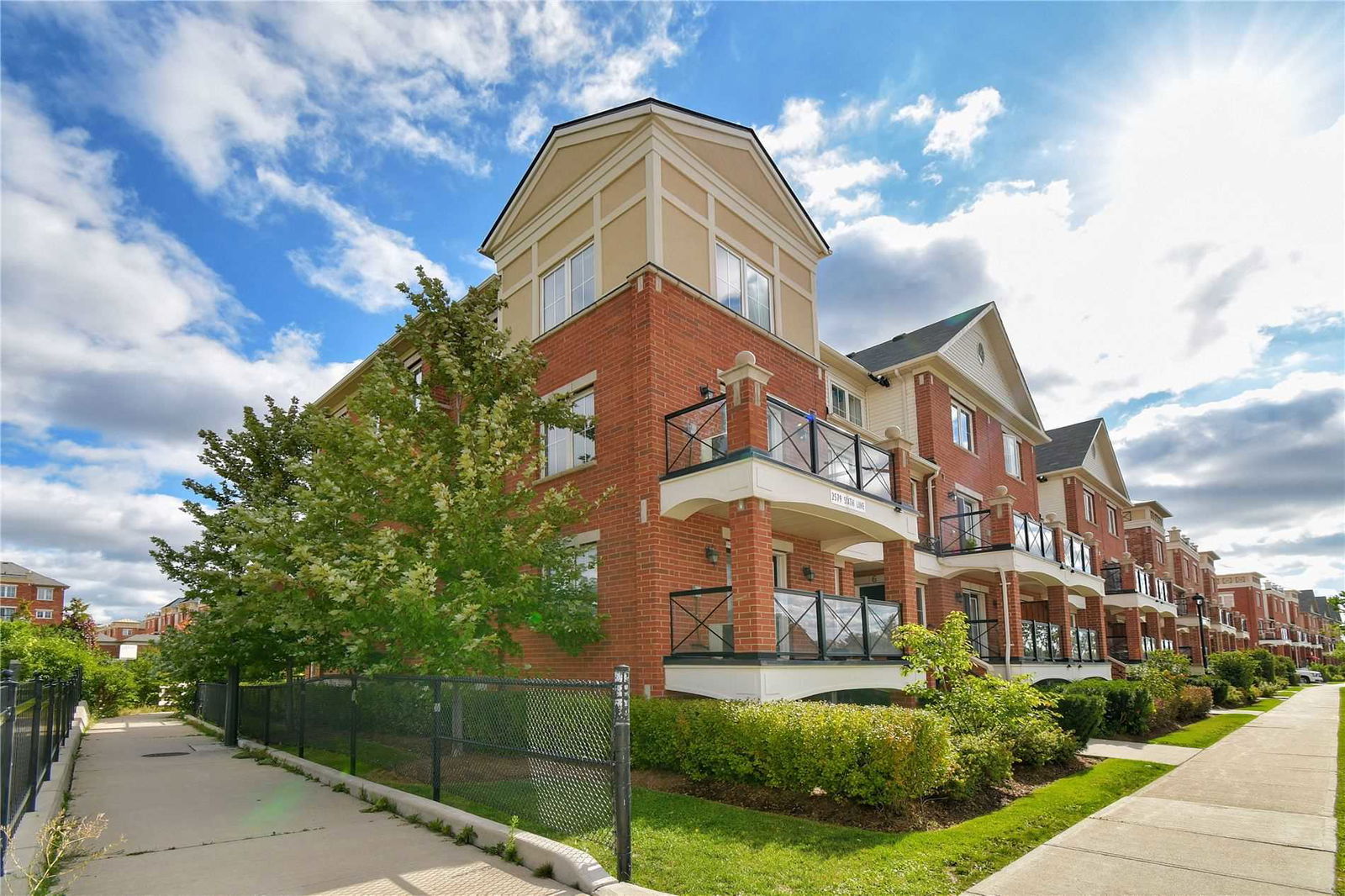 Waterlilies Townhomes, Oakville, Toronto