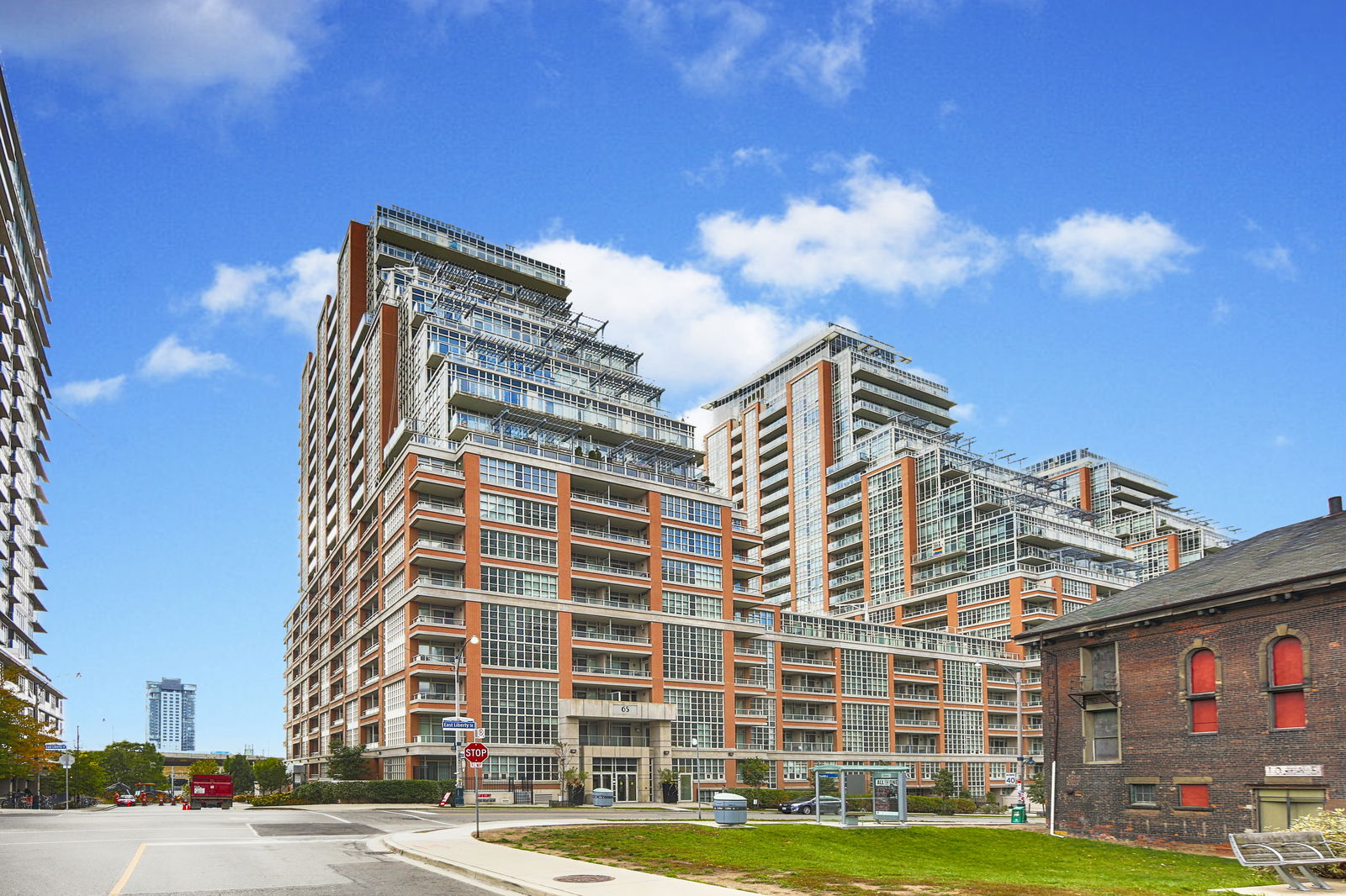 Exterior — Liberty Lakeview Towers, West End, Toronto